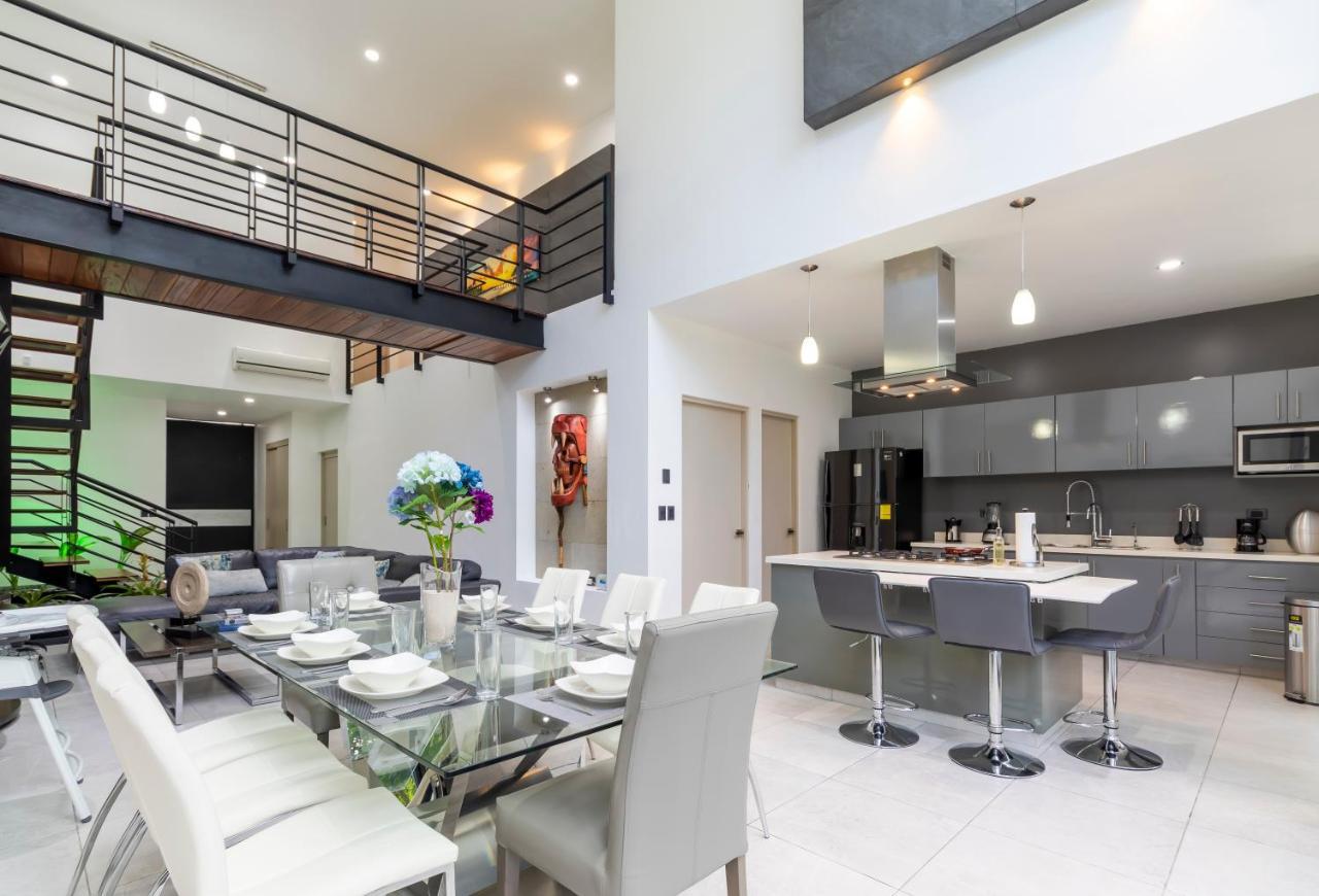 Biệt thự Casa El Cielo, *