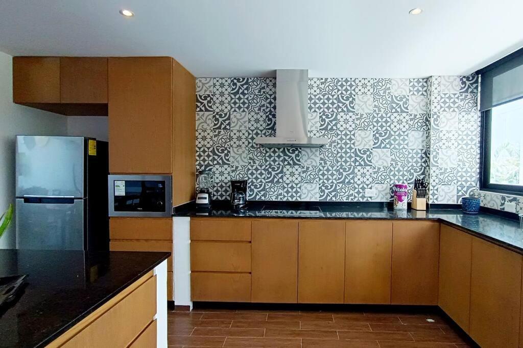 Apartment Big Loft 2br 2.5bth One Block The
