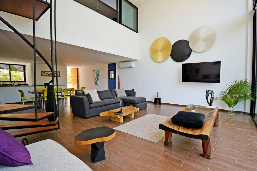 Big Loft 2br 2.5bth One Block The Apartment