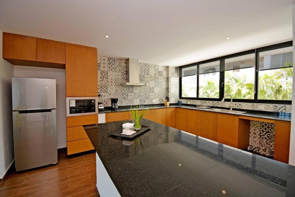 Big Loft 2br 2.5bth One Block The