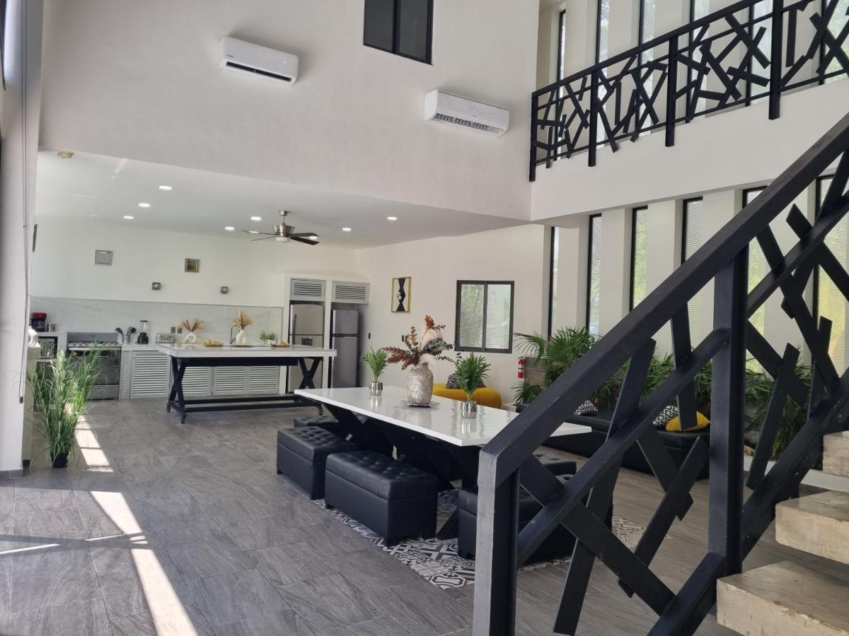 Celebre Venus Playacar - 24 Pax Villa *