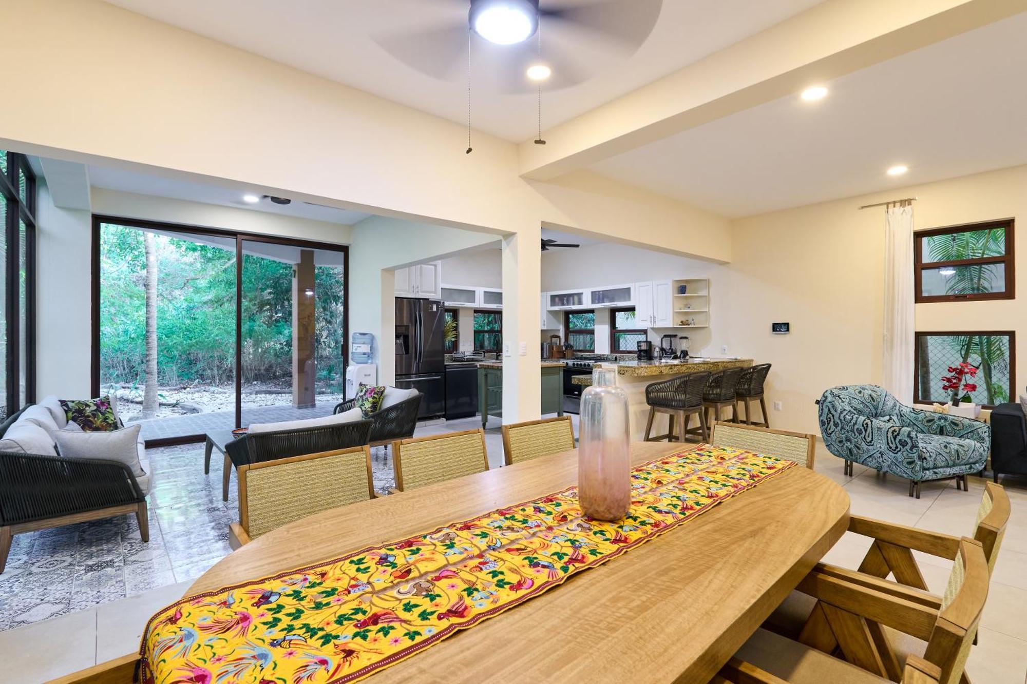 Spacious And Stylish Vacation For 8 With Private Pool And Large Terrace