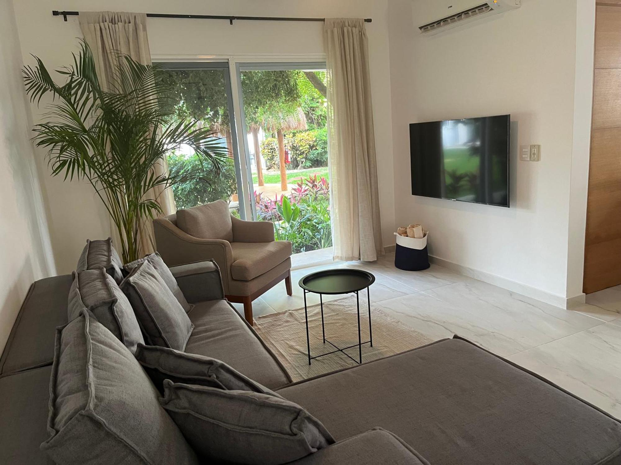 Espectacular Townhouse Renovado 3 Rec 3 Banos *