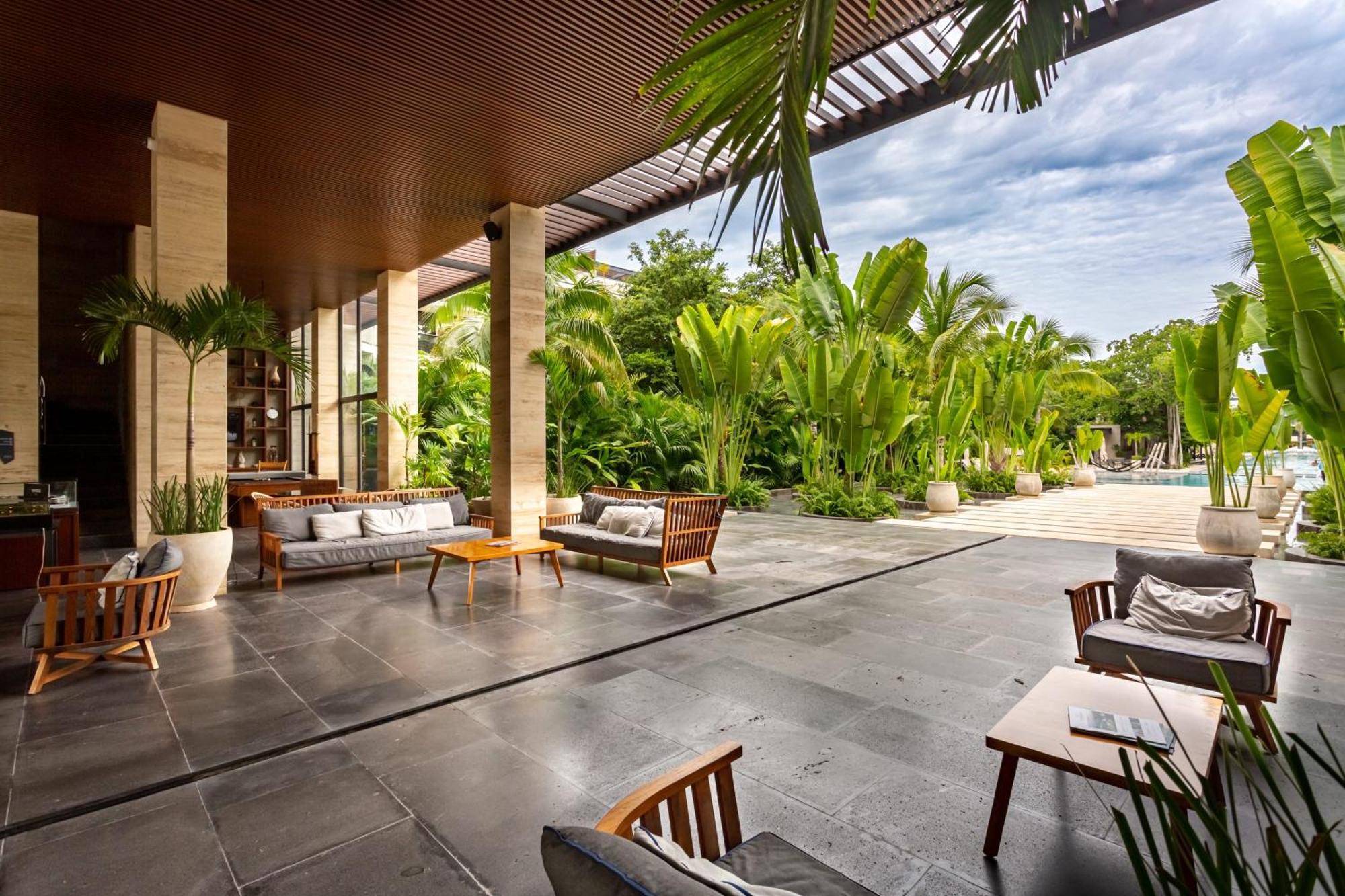 Chic Resort-style In *