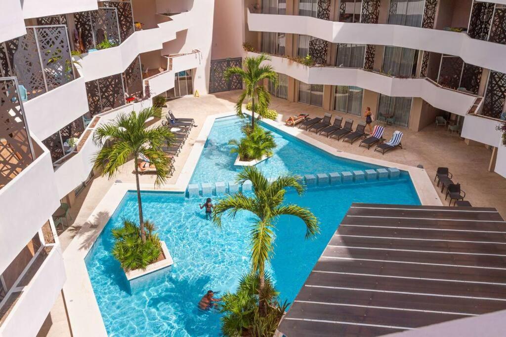 Apartment Luxury Swim-up *