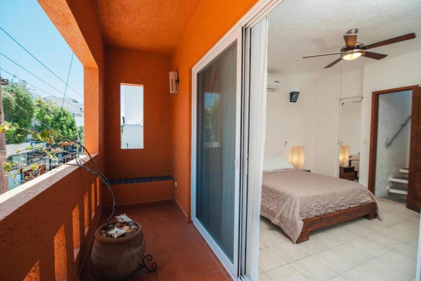 1br With Balcony And Terrace, 1 Block From 5th Av * Playa del Carmen