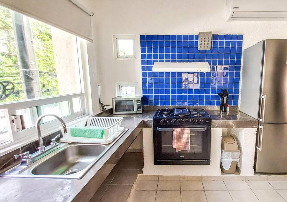 Apartment 1br With Balcony And Terrace, 1 Block From 5th Av *