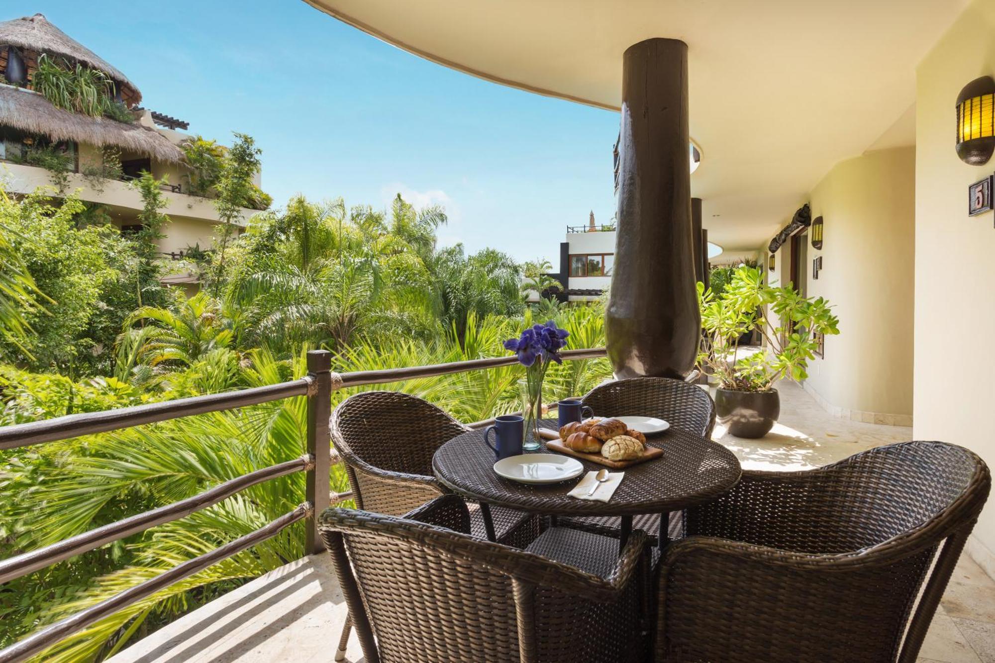 El Taj Oceanfront And Beachside Khách sạn 4*