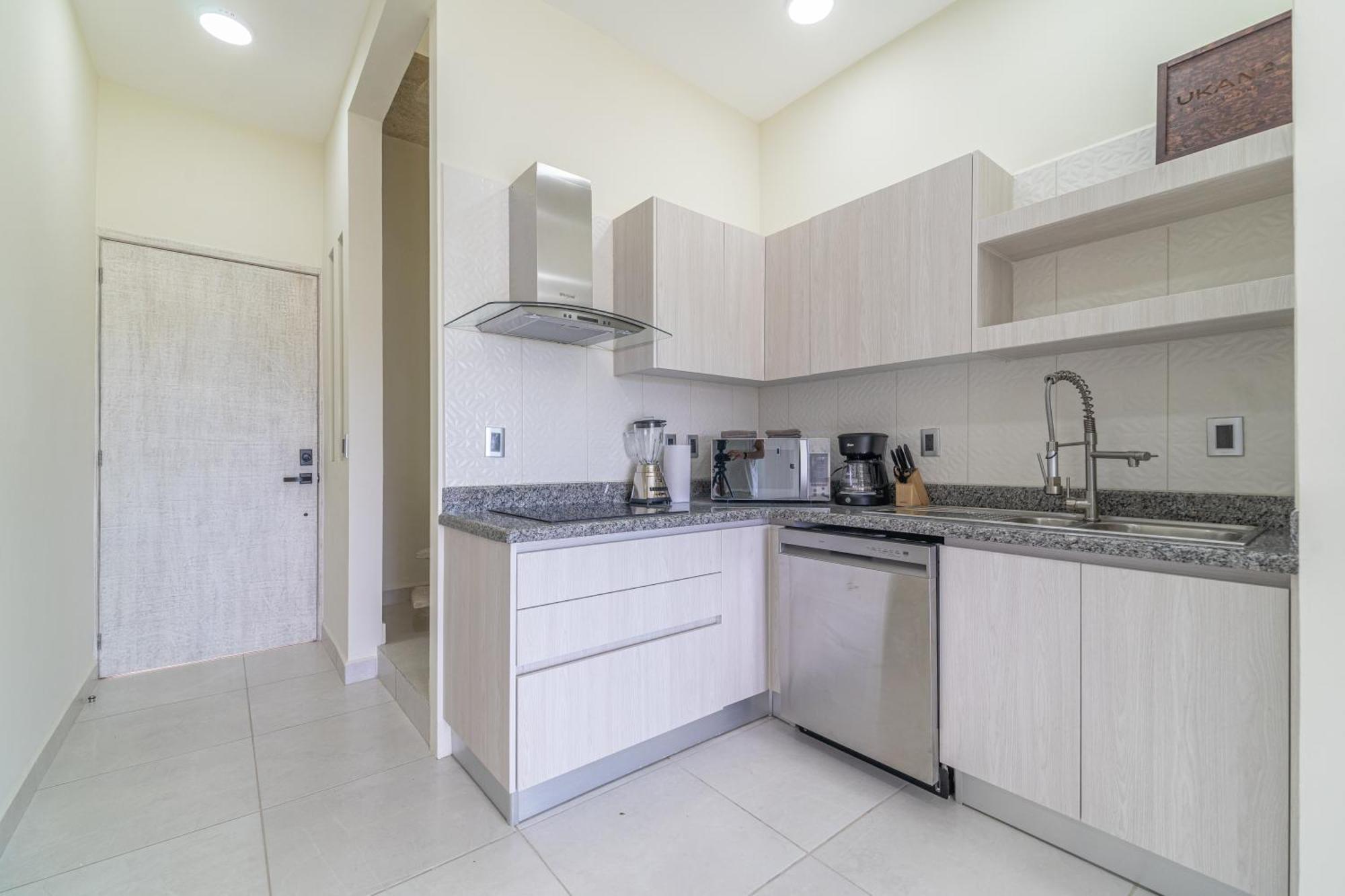 Penthouse With Jungle View Terrace Gym Pool Hottub Playa del Carmen