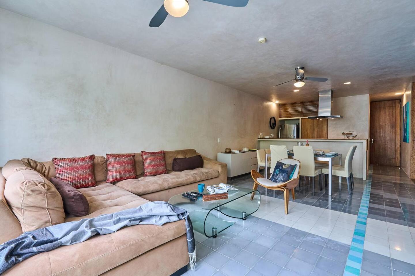 Căn hộ Downtown 4br At 200m 2 Apts In One *