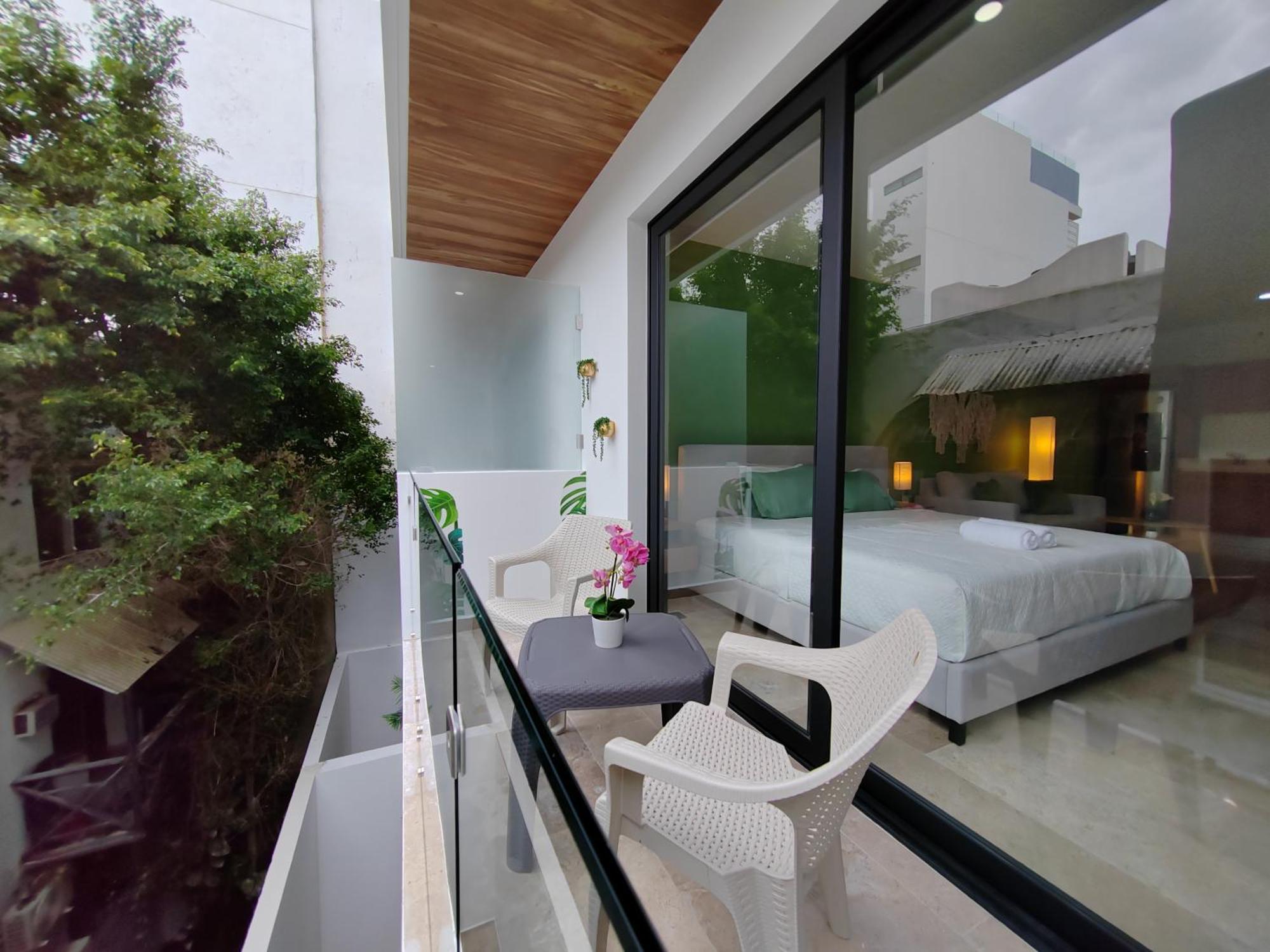 New! Beautiful Steps Away From 5th Av & -gym - Pool By Yeah