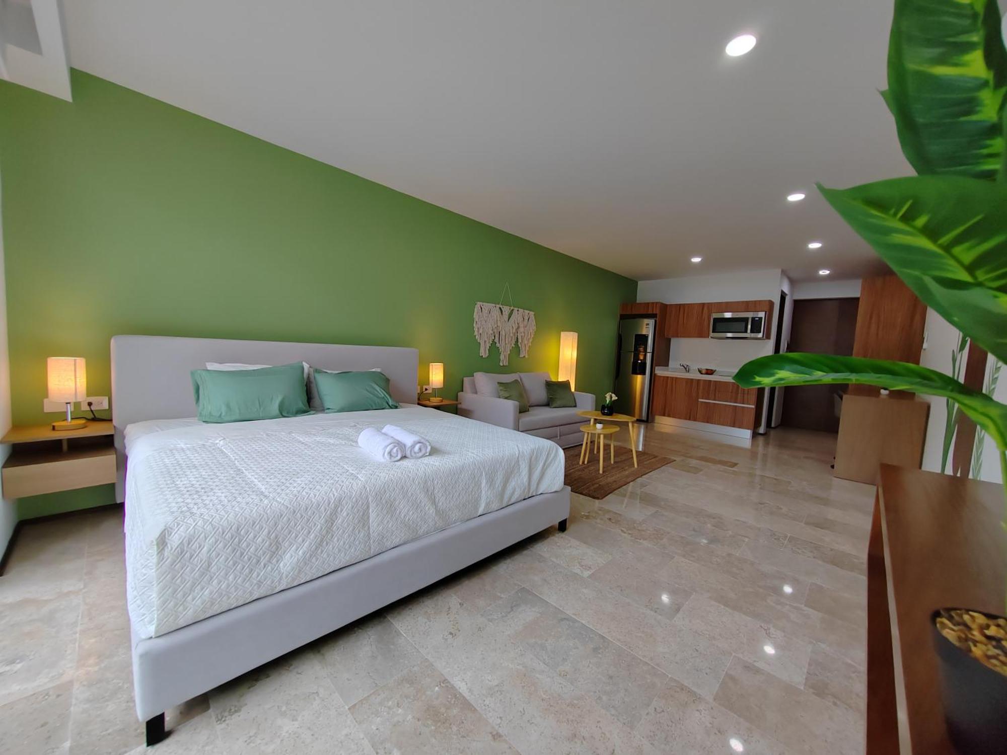 New! Beautiful Steps Away From 5th Av & -gym - Pool By Yeah
