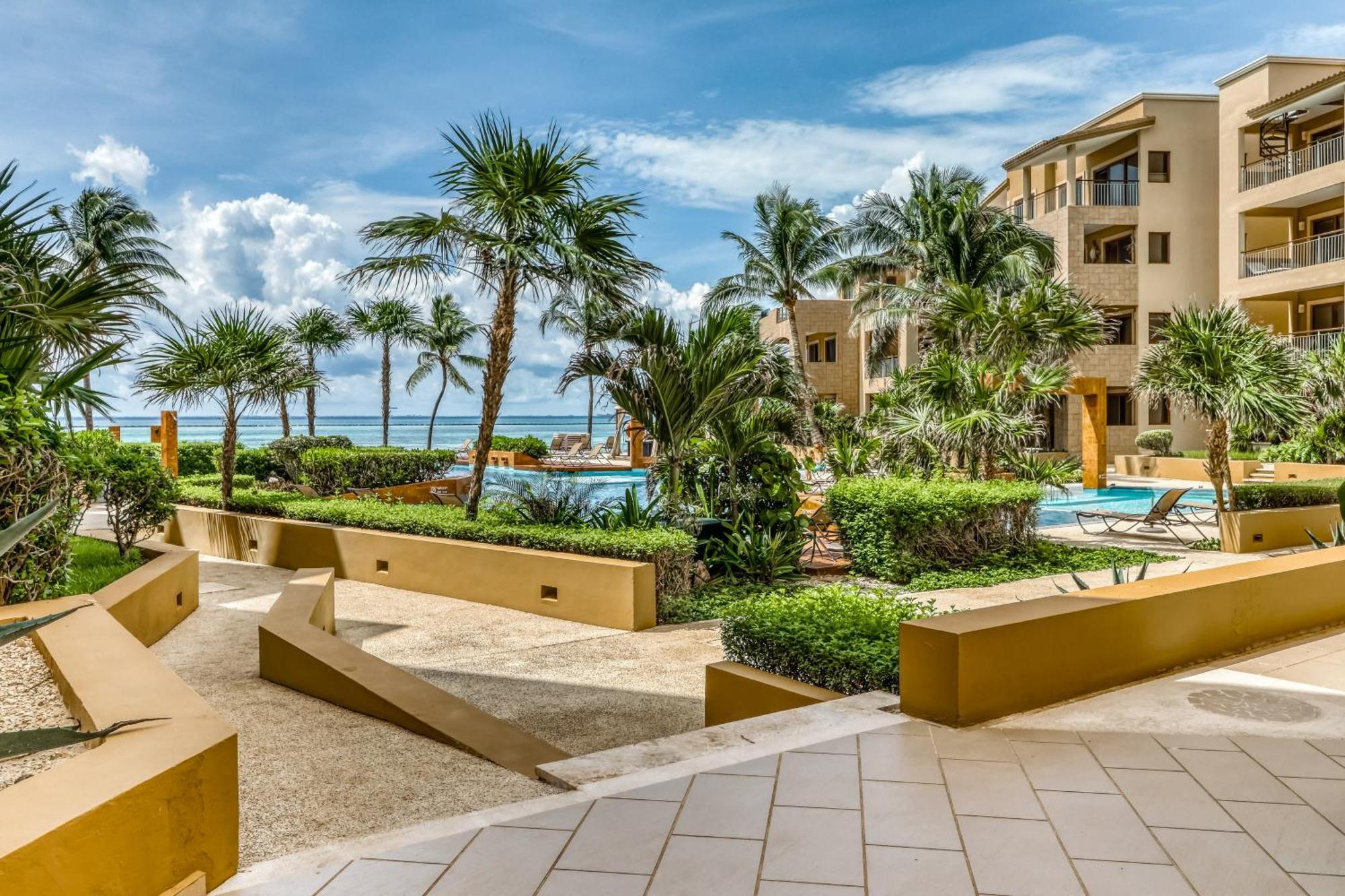 Residences El Faro, Surf 201 Căn hộ