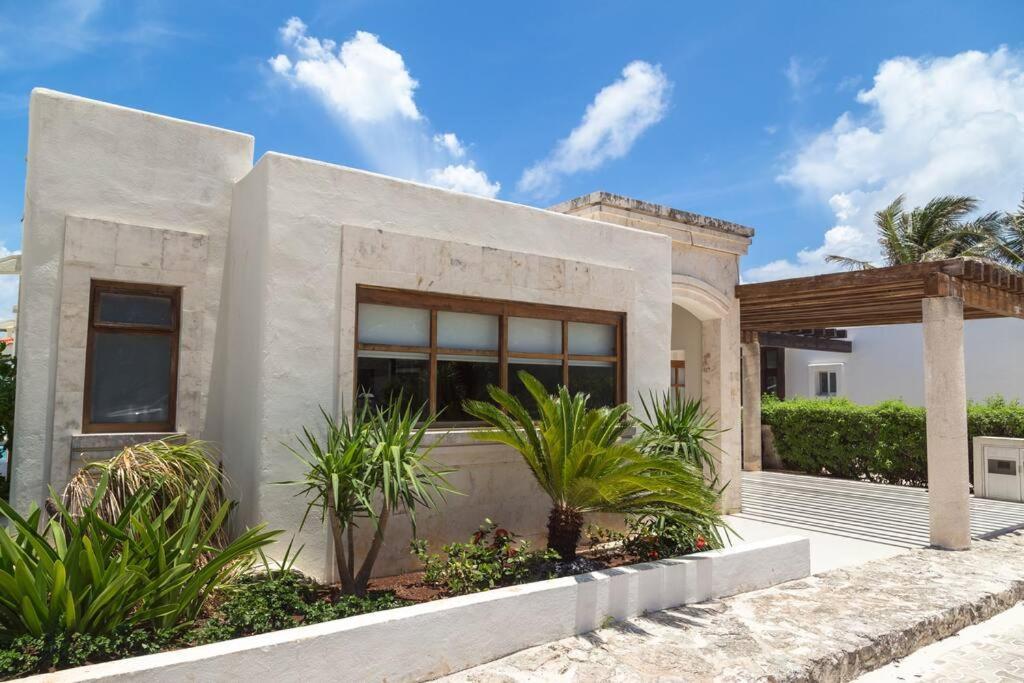 Casa Marmol Front