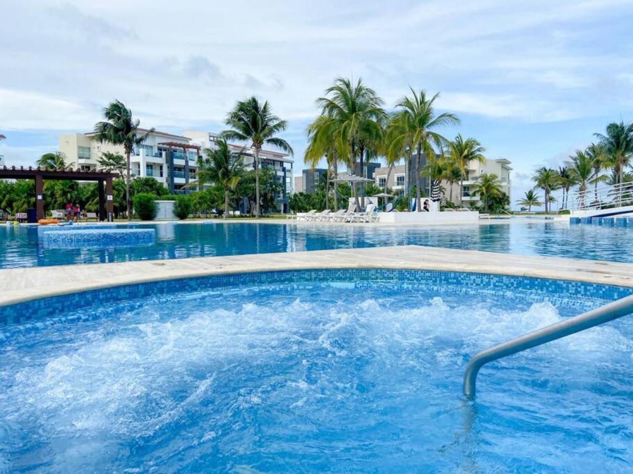 3br With Private Pool And Amenities Apartment
