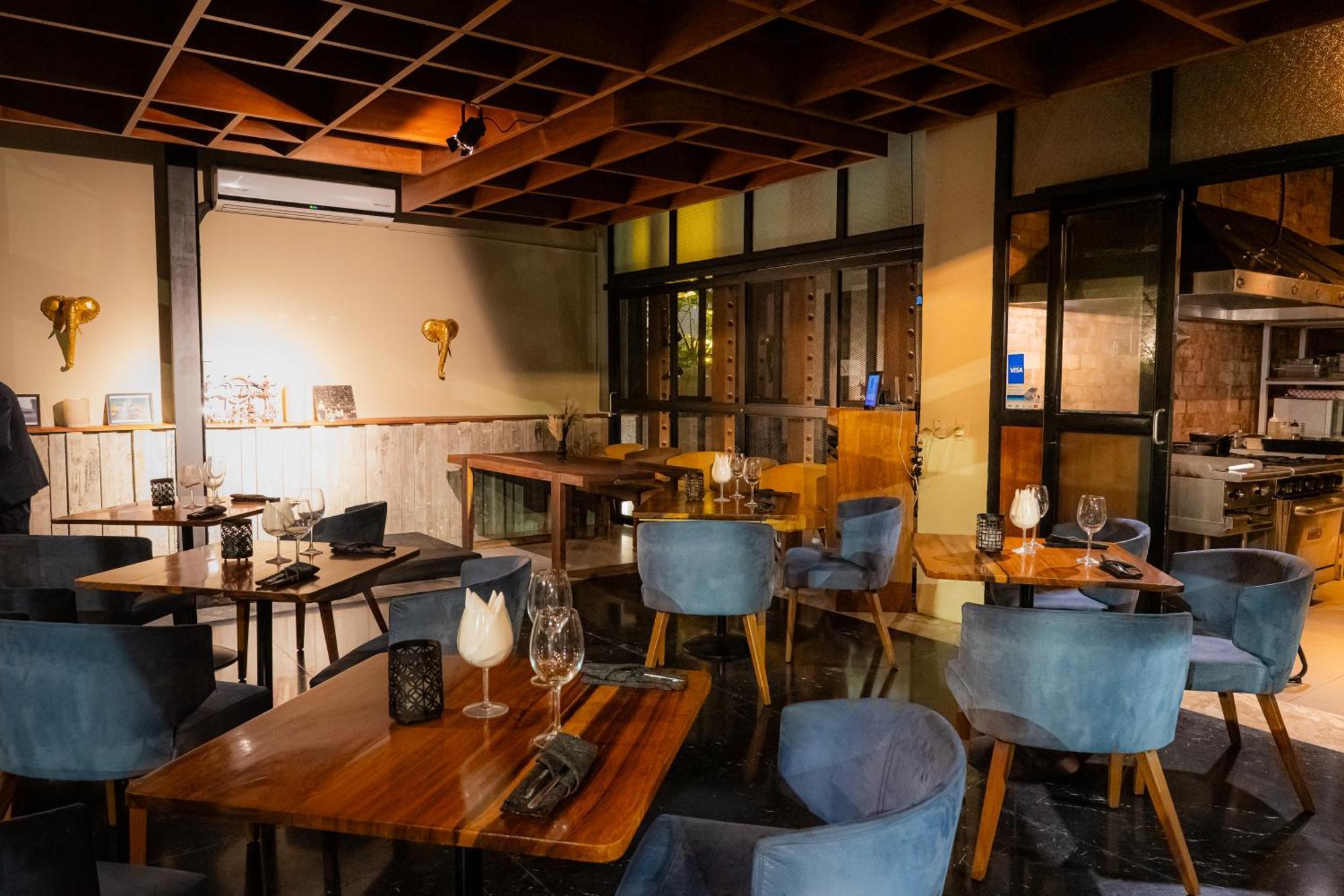 It Boutique & Restaurant