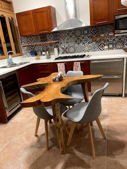 Jungle Meets Modern On 5th Avenue Apartamento