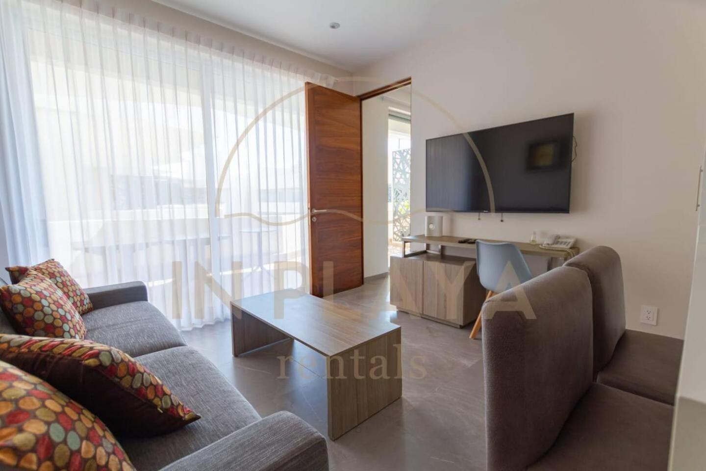 Private Rooftop, 1br Ph, 2ba, Sauna, Gym, Pool Apartment