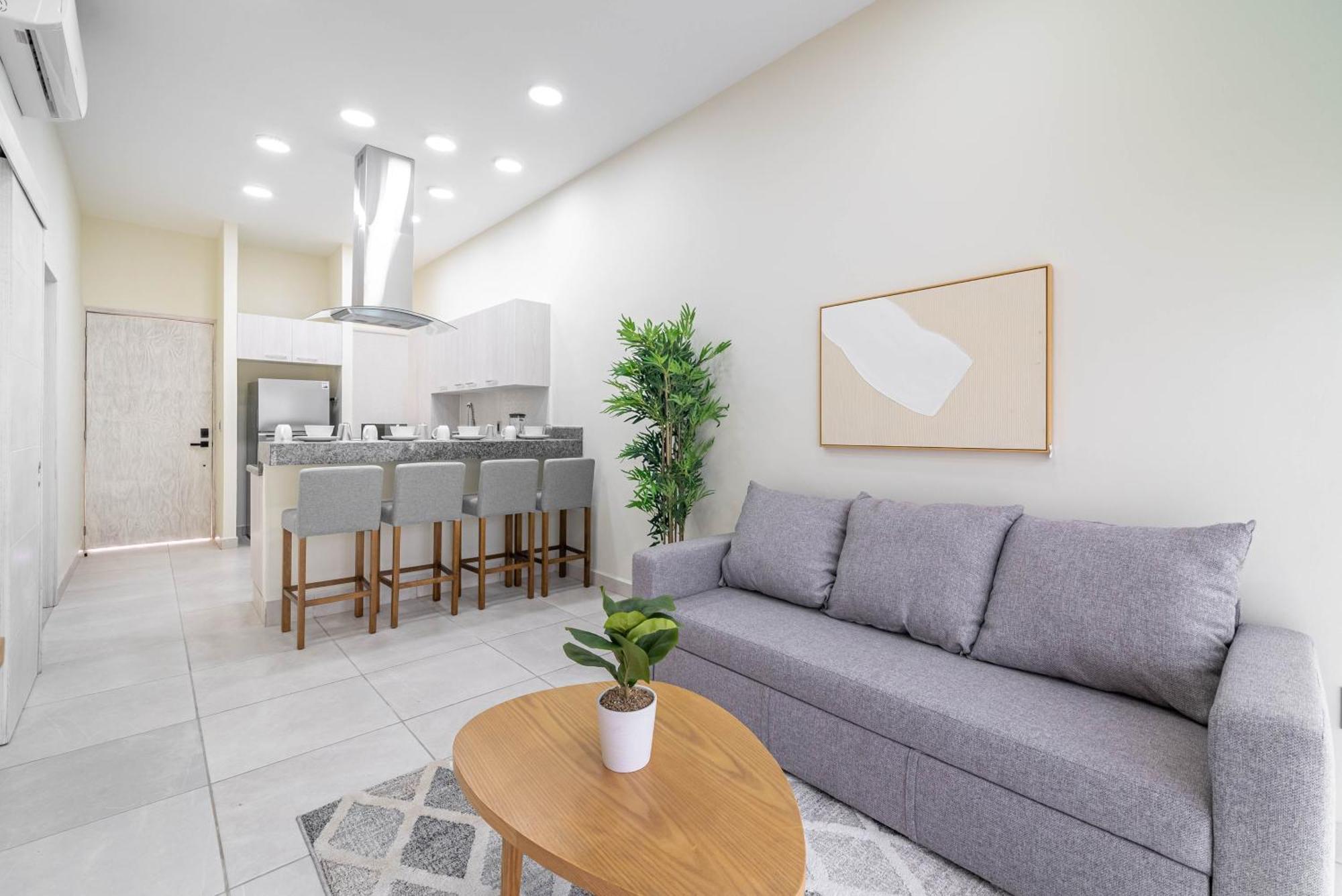 Casa de férias 2 Bd With Balcony, Gym, Rooftop Pool, Hot Tub *