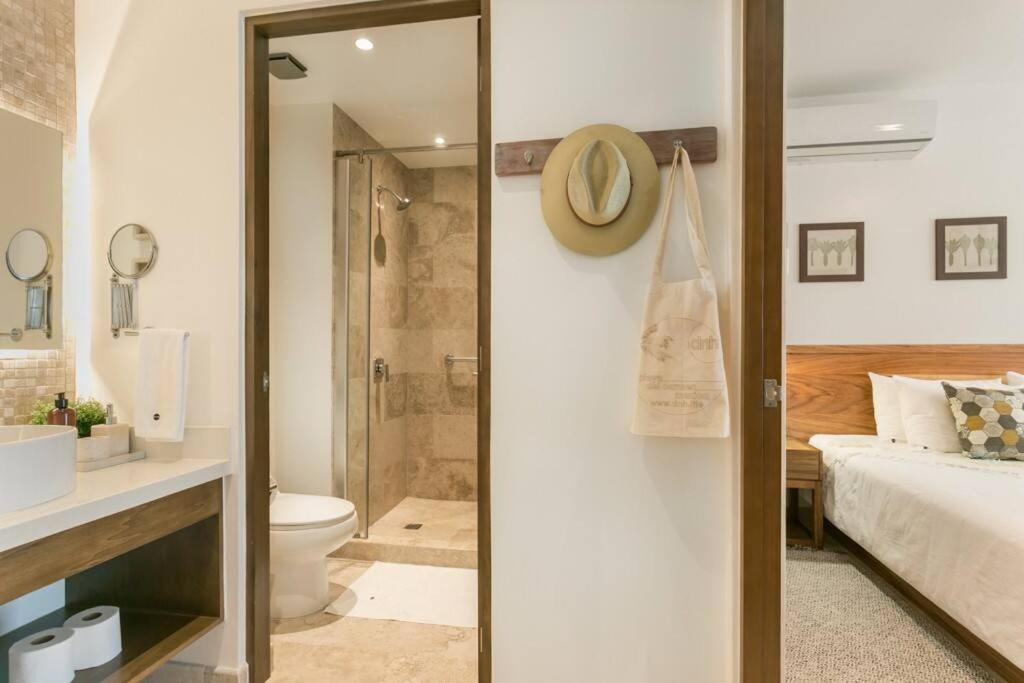 Stylish Condo, Location & Impressive Pools Apartment *