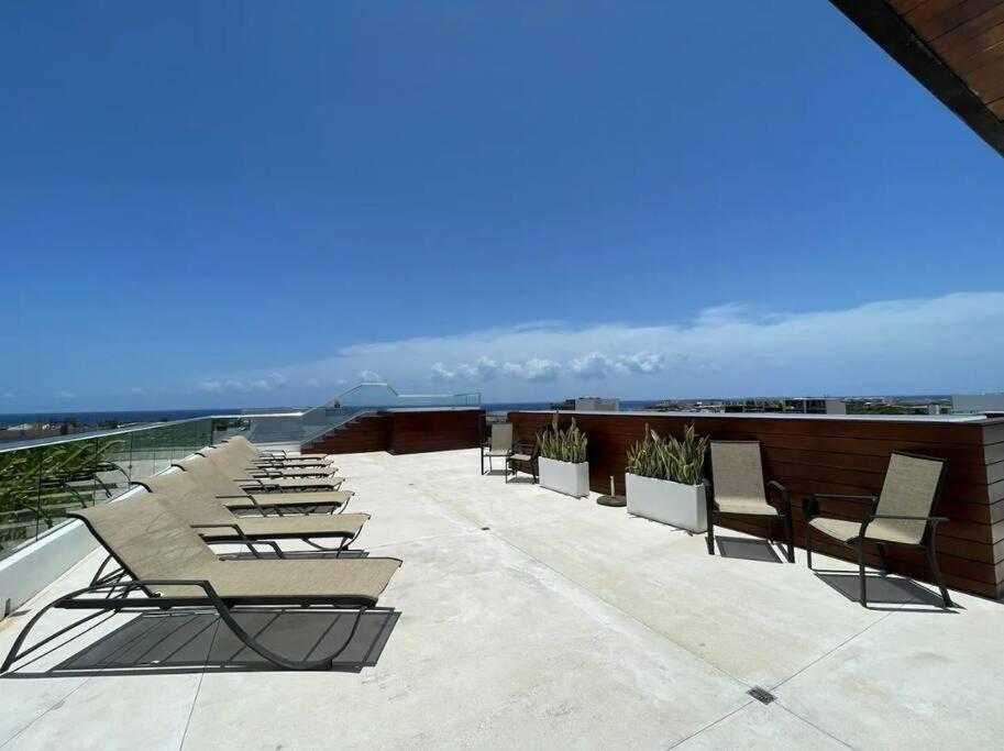 5th Ave - Gym - Pool - Rooftop Apartment *