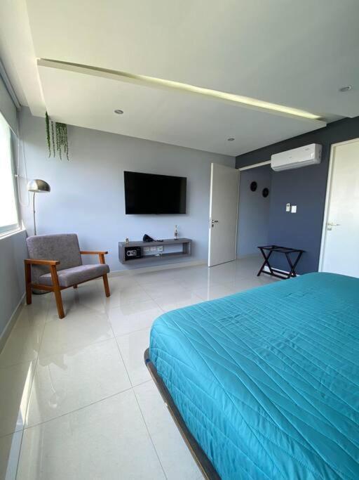 5th Ave - Gym - Pool - Rooftop Apartment *