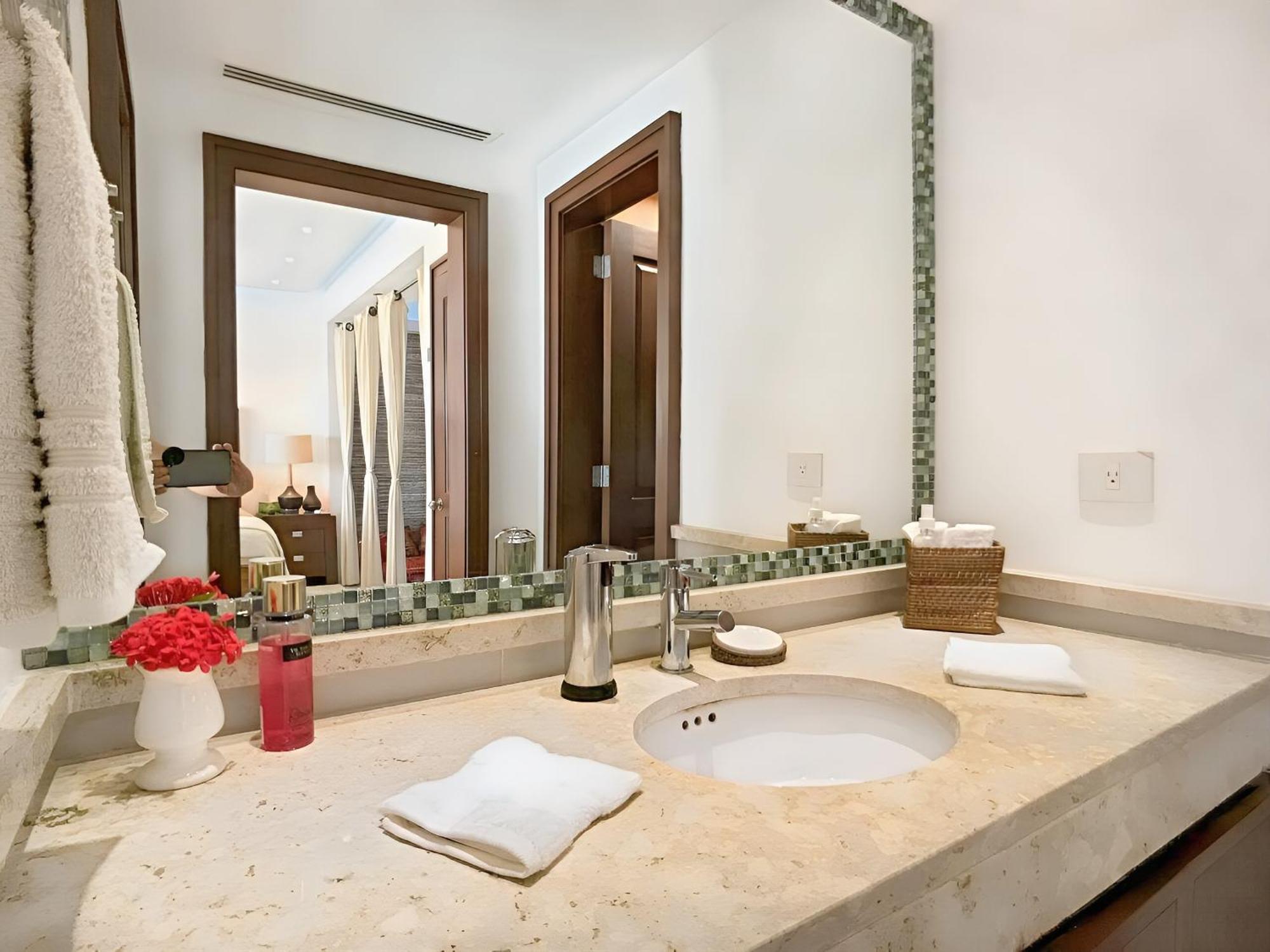 Apartment Luxury Duplex -4 Pers- 2mn Beach&5th Av, Pool, Gym