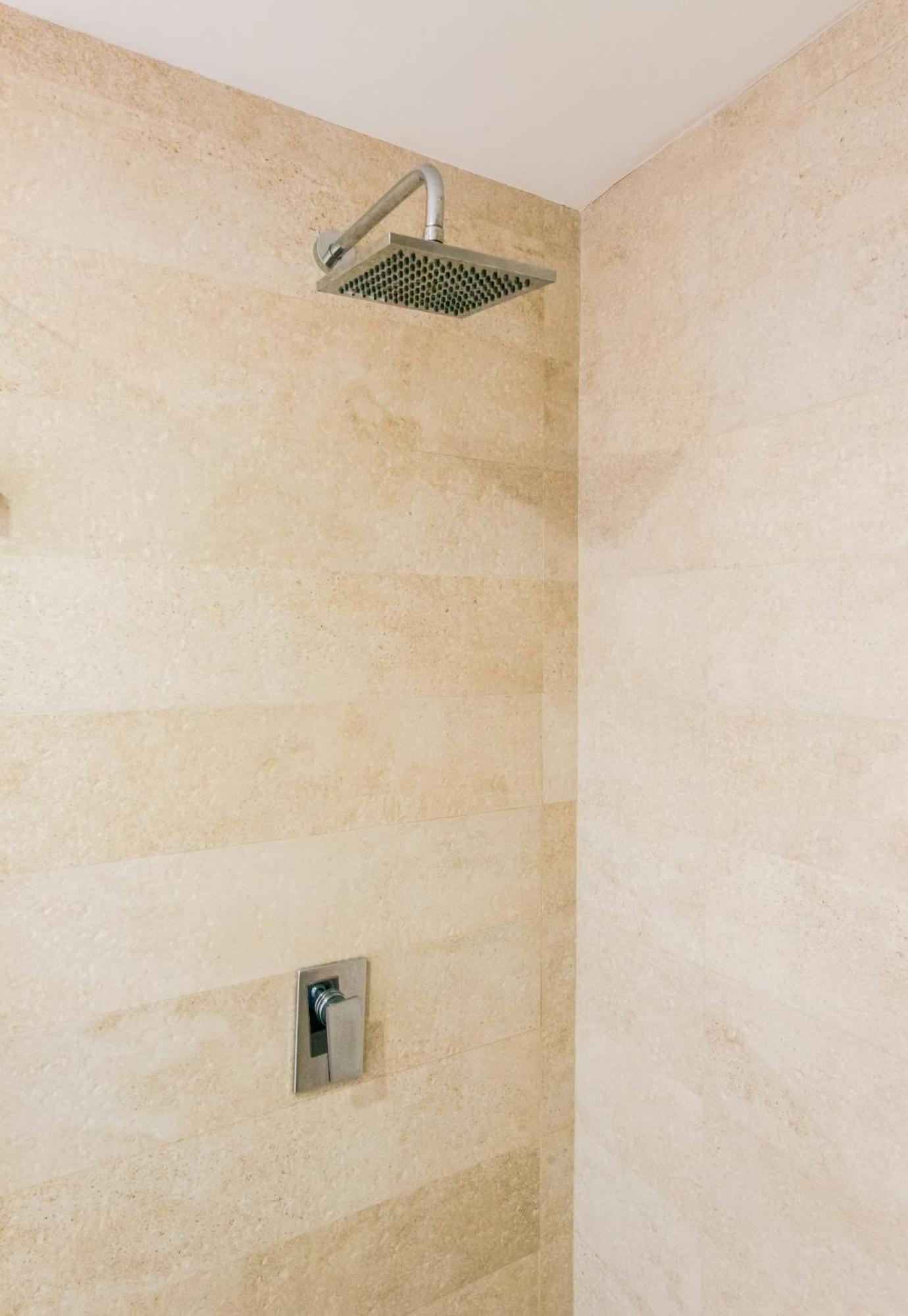 With Roof Pool Half Block To 5th Ave Holiday home *