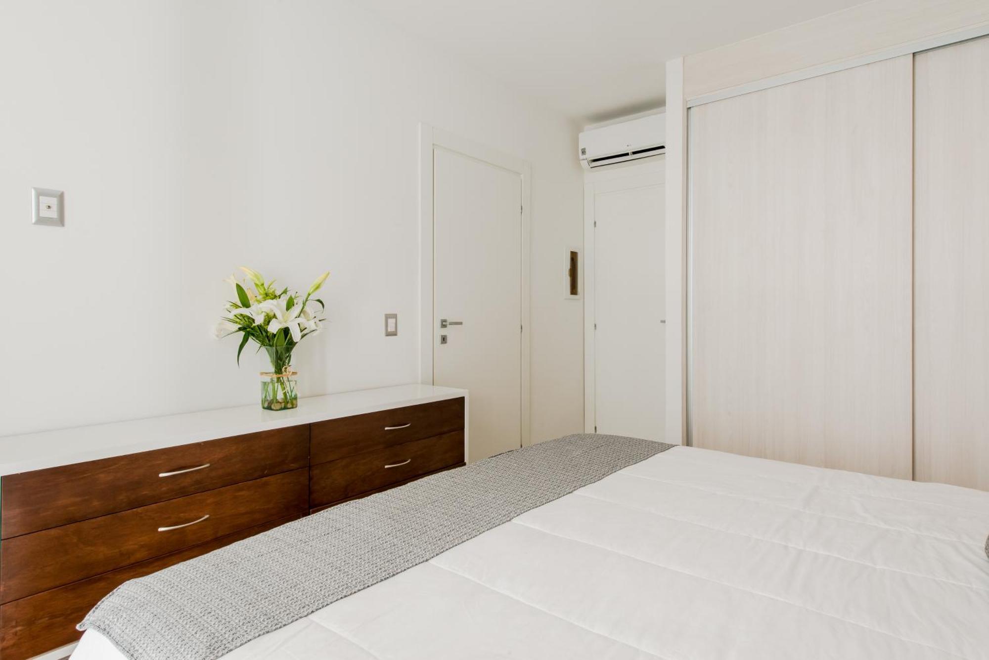 With Roof Pool Half Block To 5th Ave Holiday home *