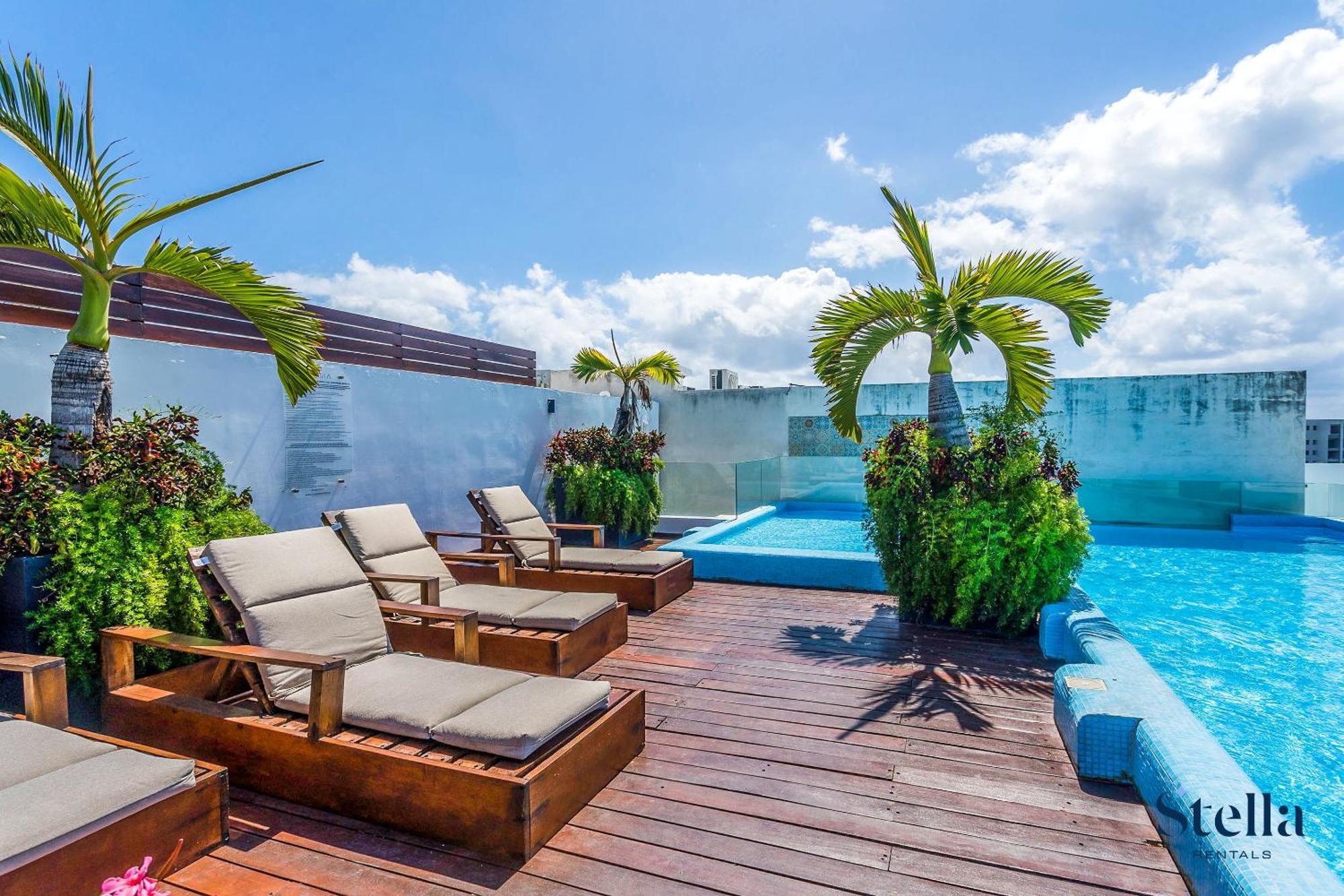 Holiday home With Roof Pool Half Block To 5th Ave *