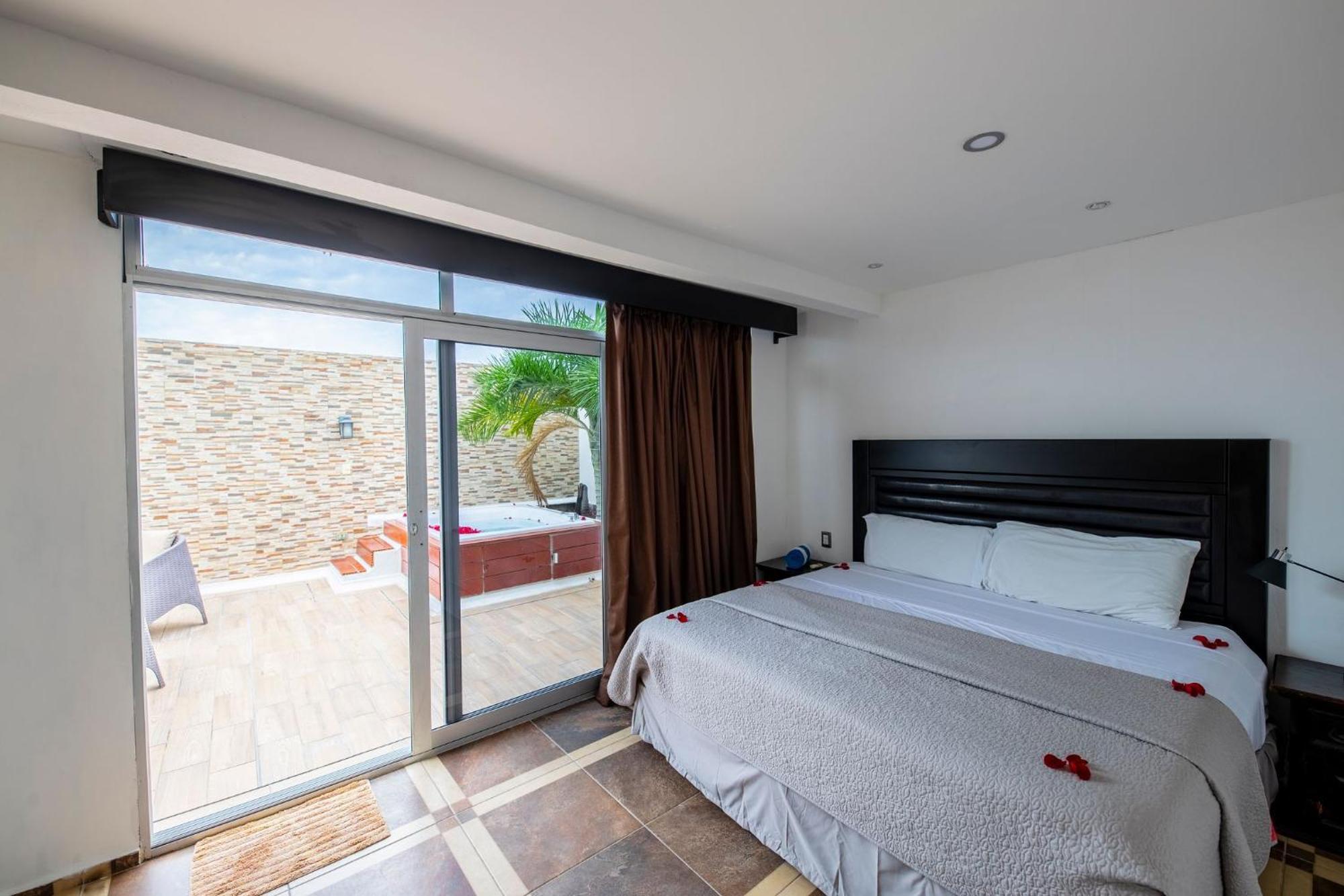 Penthouse At Mamitas Beach, Barbecue, Balcony, Sundeck, Jacuzzi *