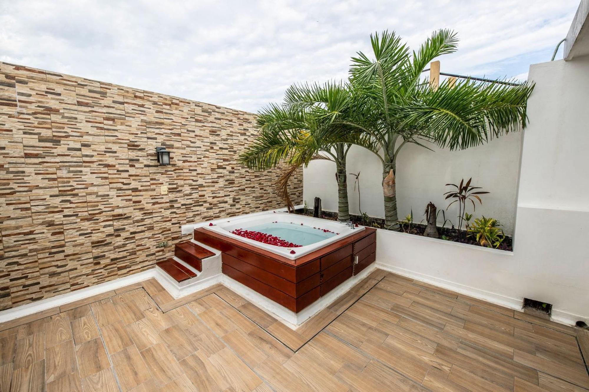 Holiday home Penthouse At Mamitas Beach, Barbecue, Balcony, Sundeck, Jacuzzi *