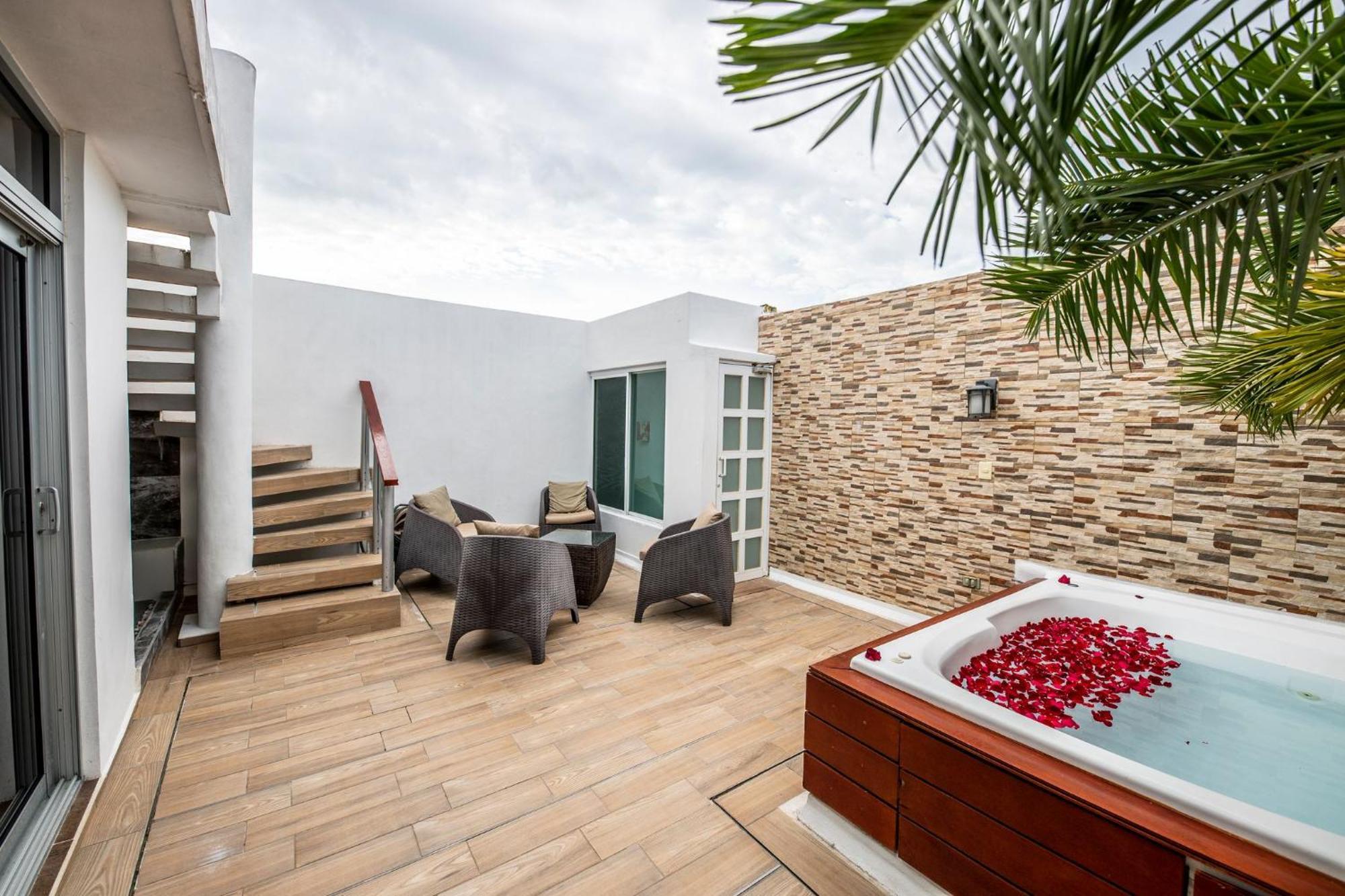 Penthouse At Mamitas Beach, Barbecue, Balcony, Sundeck, Jacuzzi