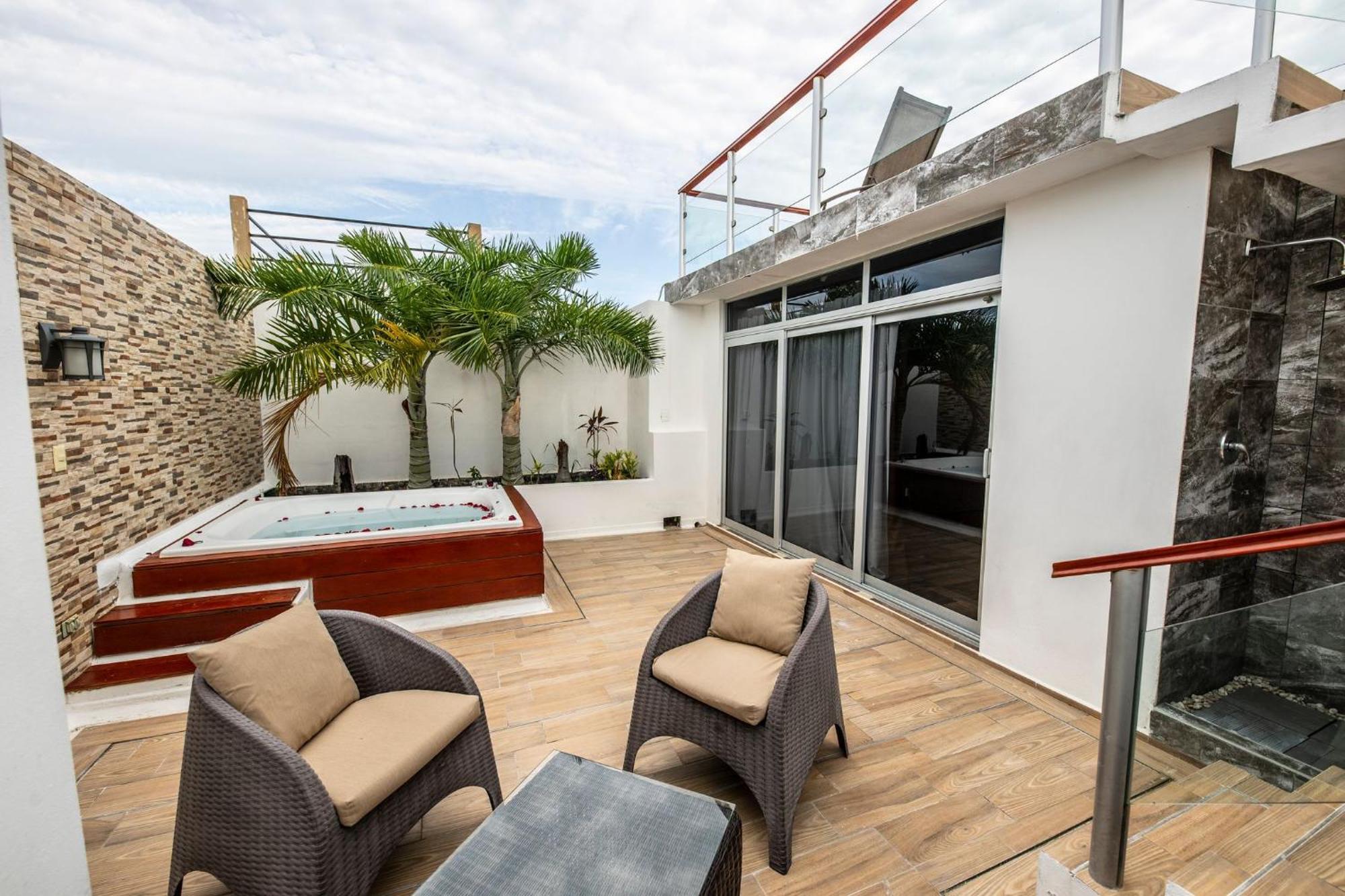 Penthouse At Mamitas Beach, Barbecue, Balcony, Sundeck, Jacuzzi Holiday home Playa del Carmen