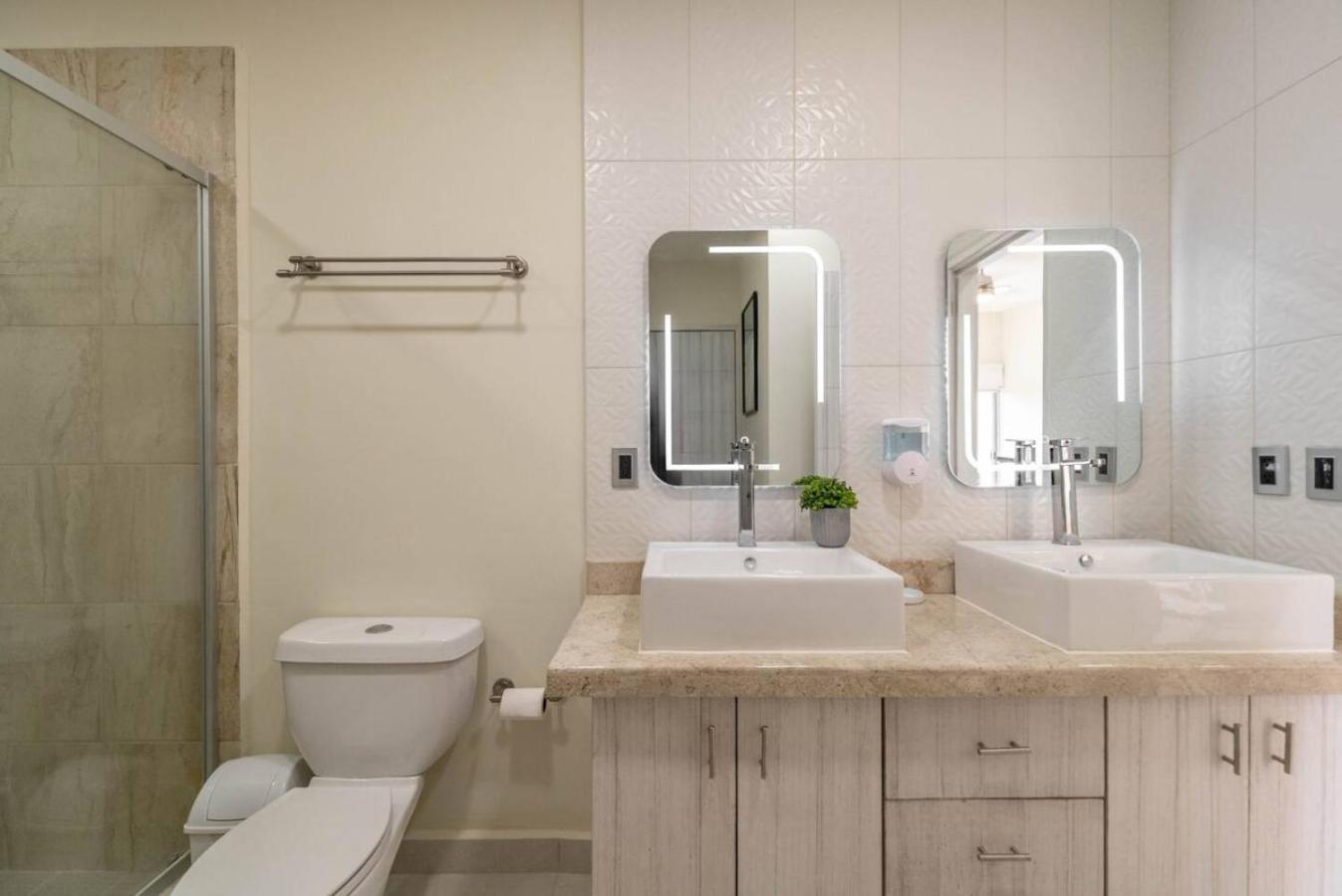 Holiday home Stylish 2 Bedroom With Balcony, Rooftop Pool, Hottub Playa del Carmen