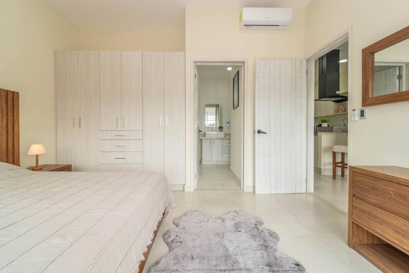 Holiday home Stylish 2 Bedroom With Balcony, Rooftop Pool, Hottub