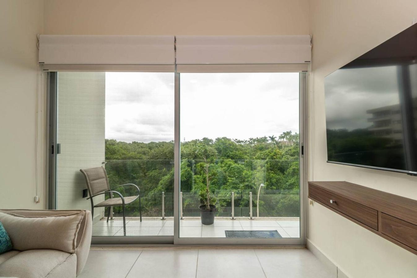 Holiday home Stylish 2 Bedroom With Balcony, Rooftop Pool, Hottub