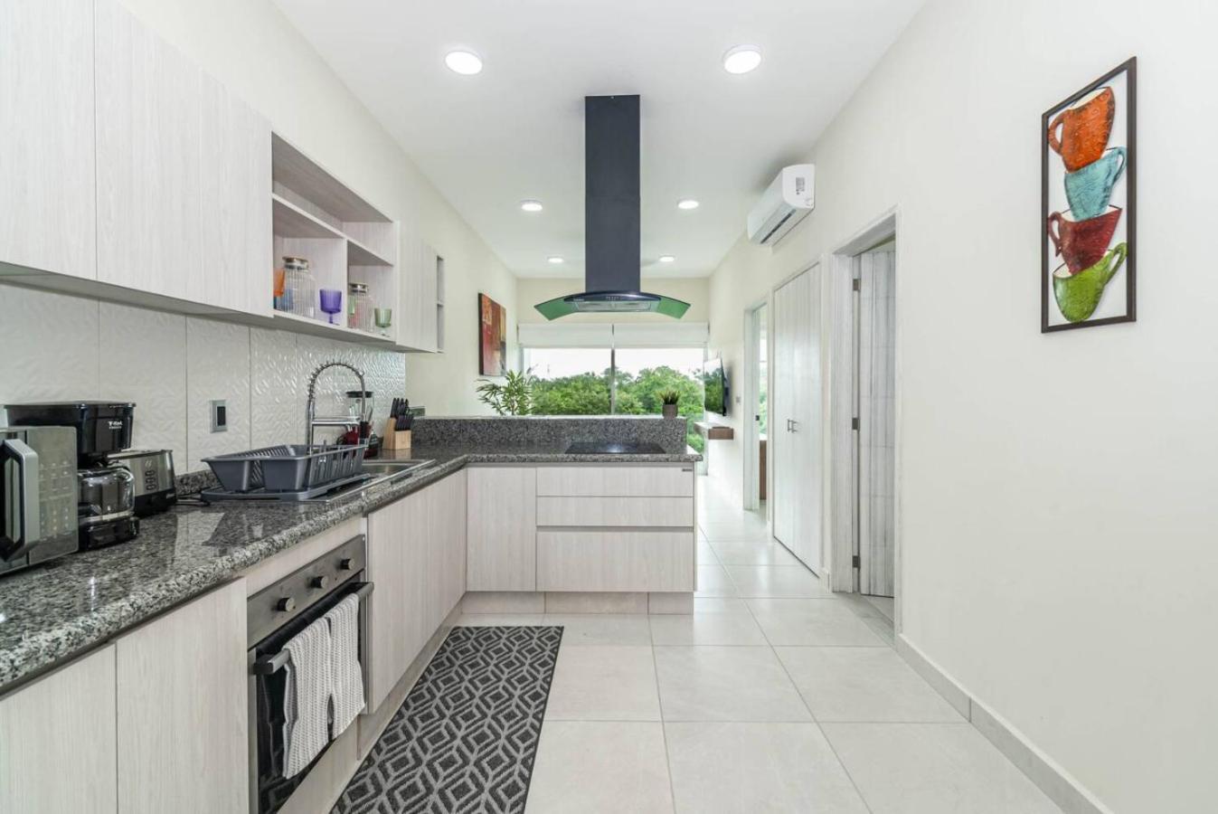 Holiday home Stylish 2 Bedroom With Balcony, Rooftop Pool, Hottub *