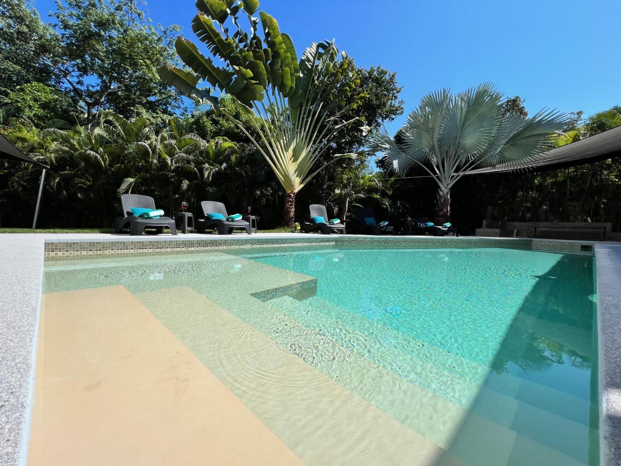 Luxury In Breakfast Shuttle Included! Private Pool Garden Private Area 5 Min 5ta 22 Pax Pousada Playa del Carmen