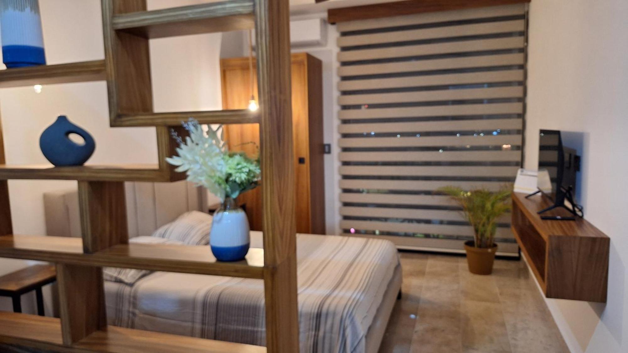 Khách sạn hẻo lánh - Playaquerida