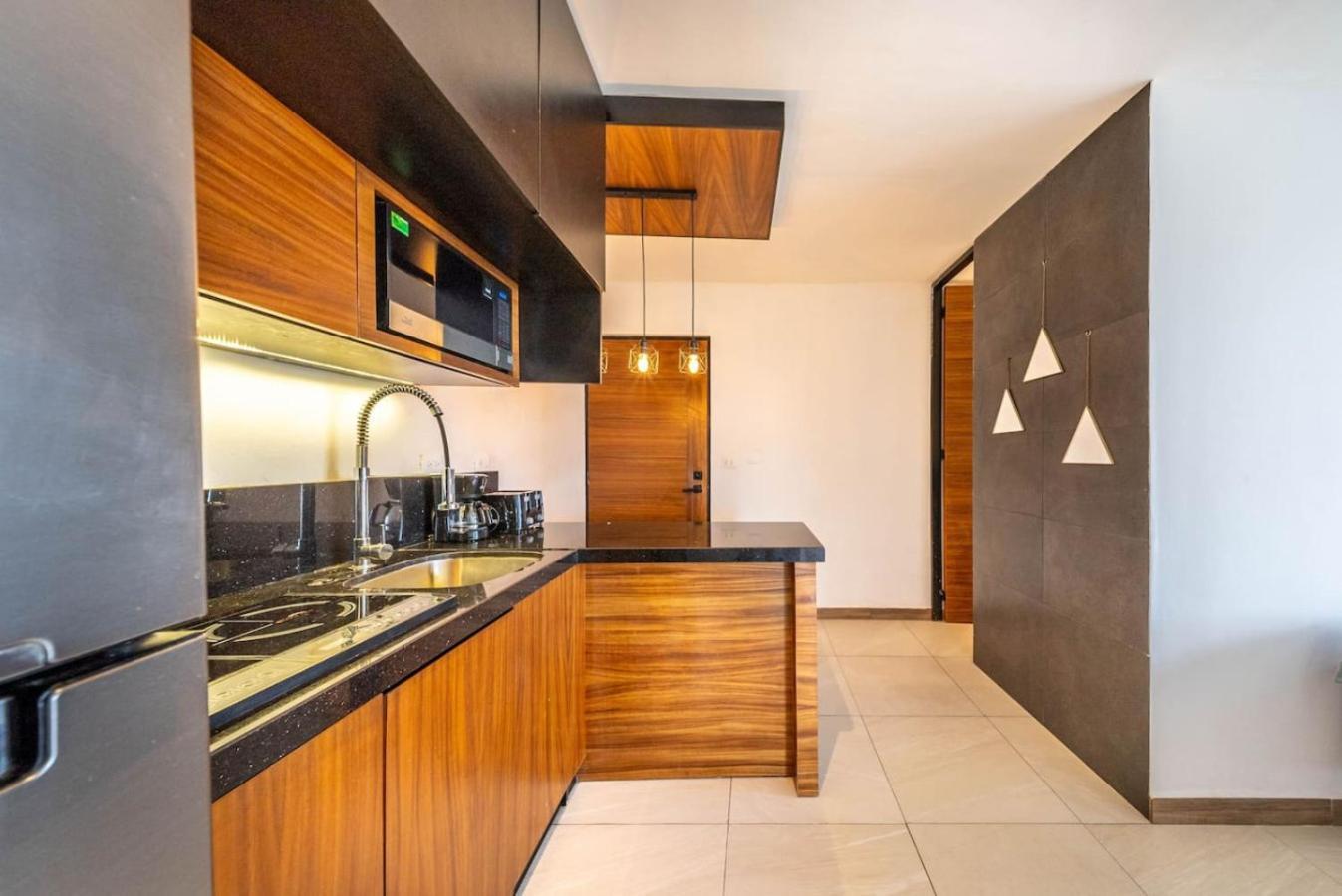 2 Bedroom Oasis With Incredible Rooftop Pool Holiday home