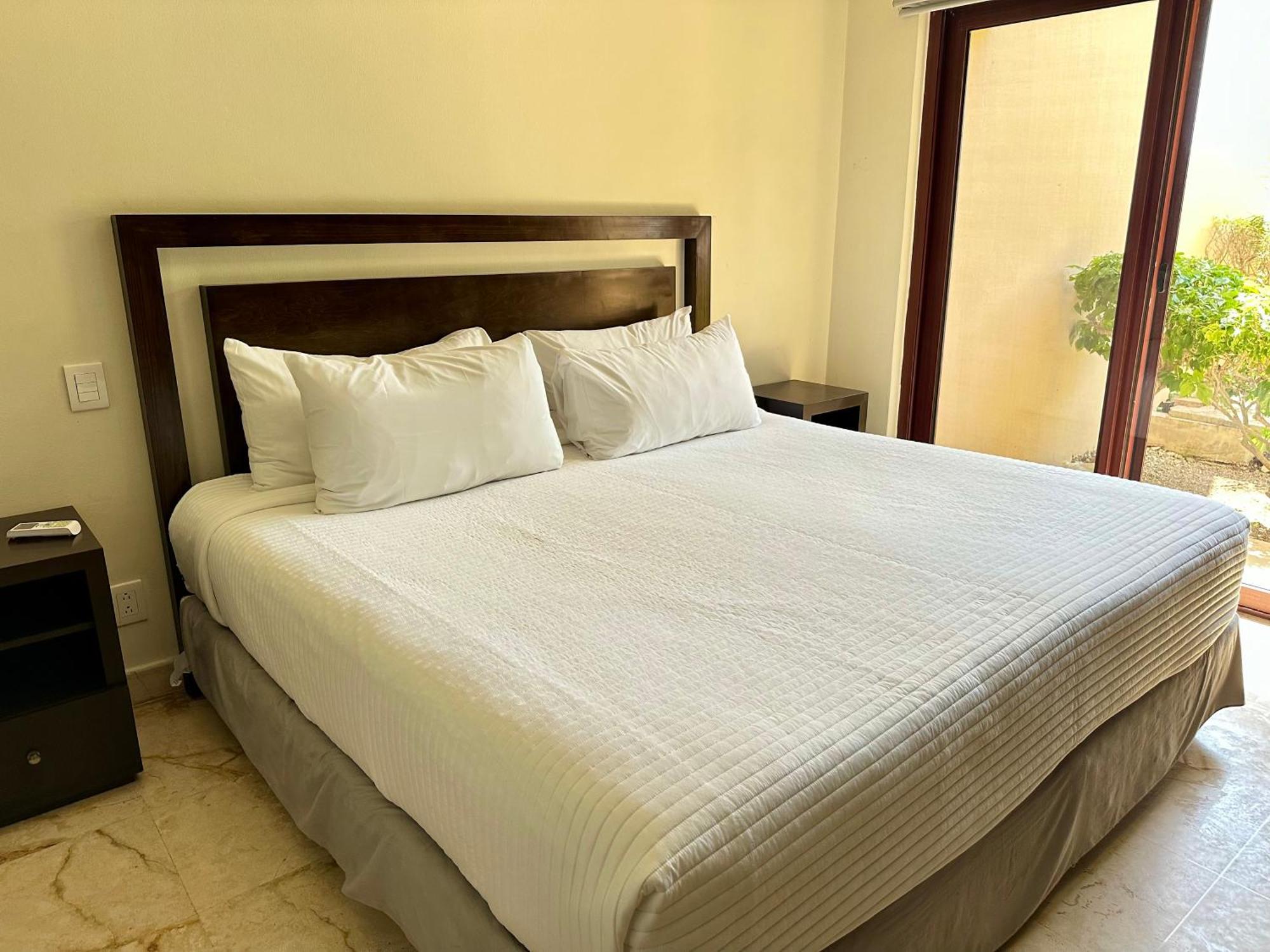 El Faro 103 Surf Ground Floor 2 Bedroom Pool View Apartment Playa del Carmen