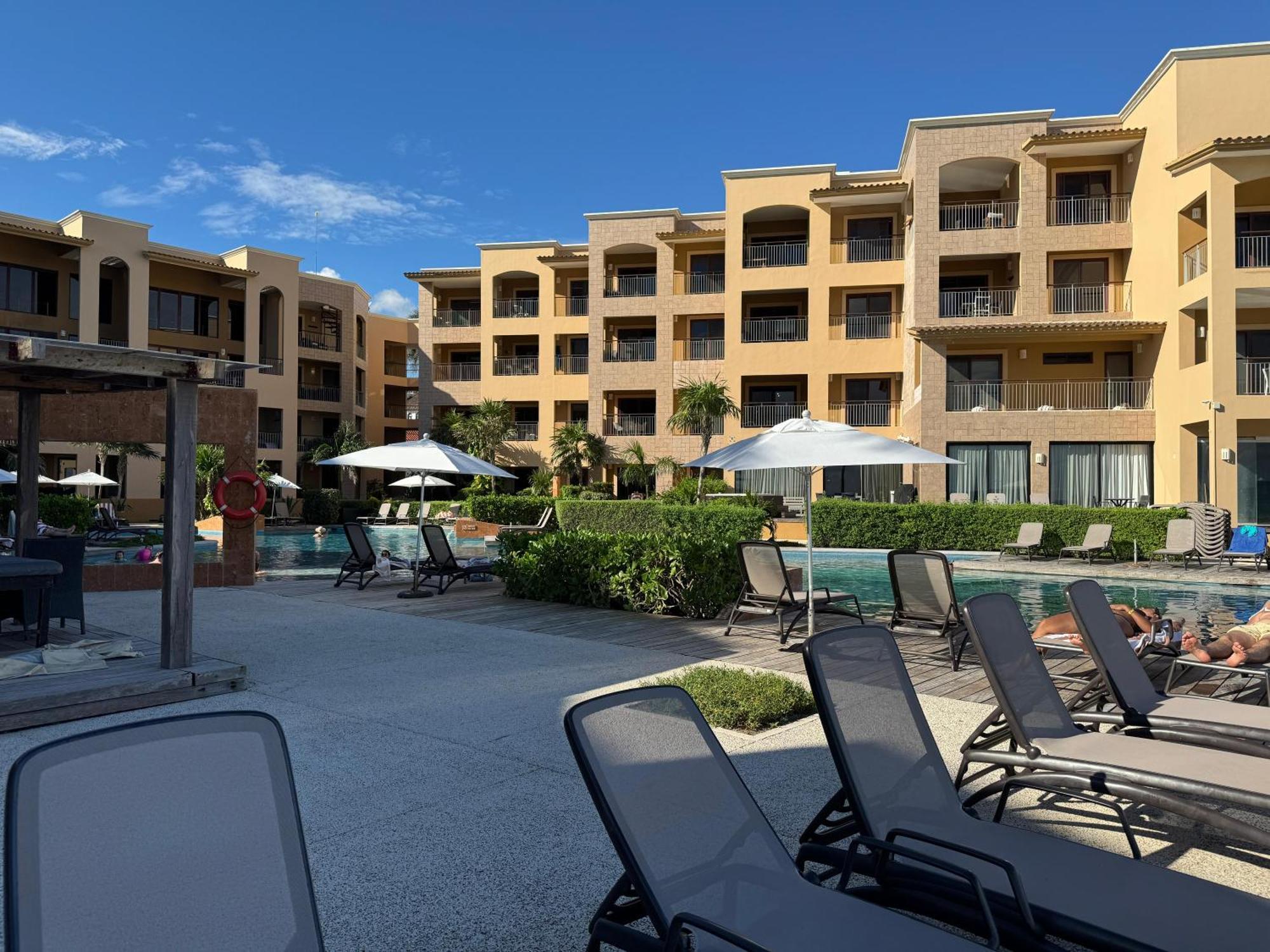 El Faro 103 Surf Ground Floor 2 Bedroom Pool View Apartment *