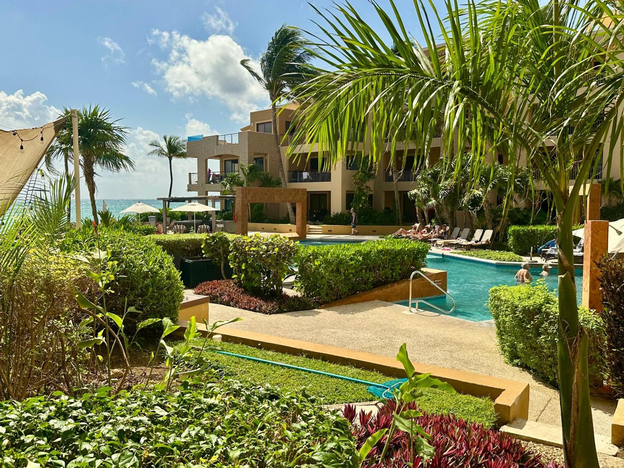 El Faro 103 Surf Ground Floor 2 Bedroom Pool View * Playa del Carmen