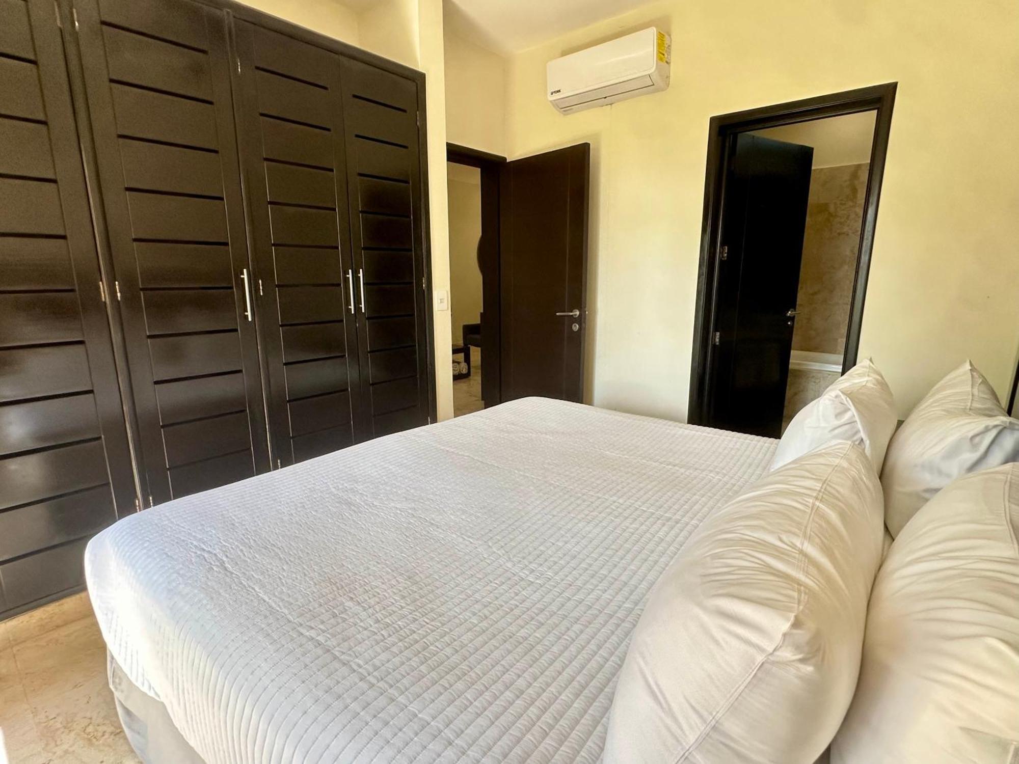 Apartment El Faro 103 Surf Ground Floor 2 Bedroom Pool View *