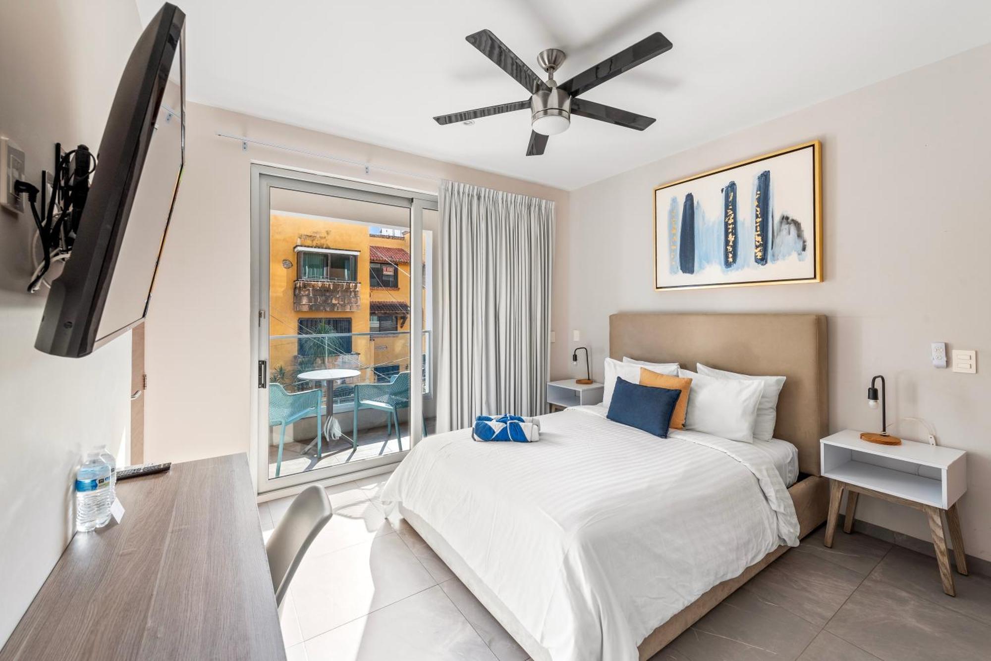 Luxury 2 Hab Cocina Ac Gym Pool Cine Apartment