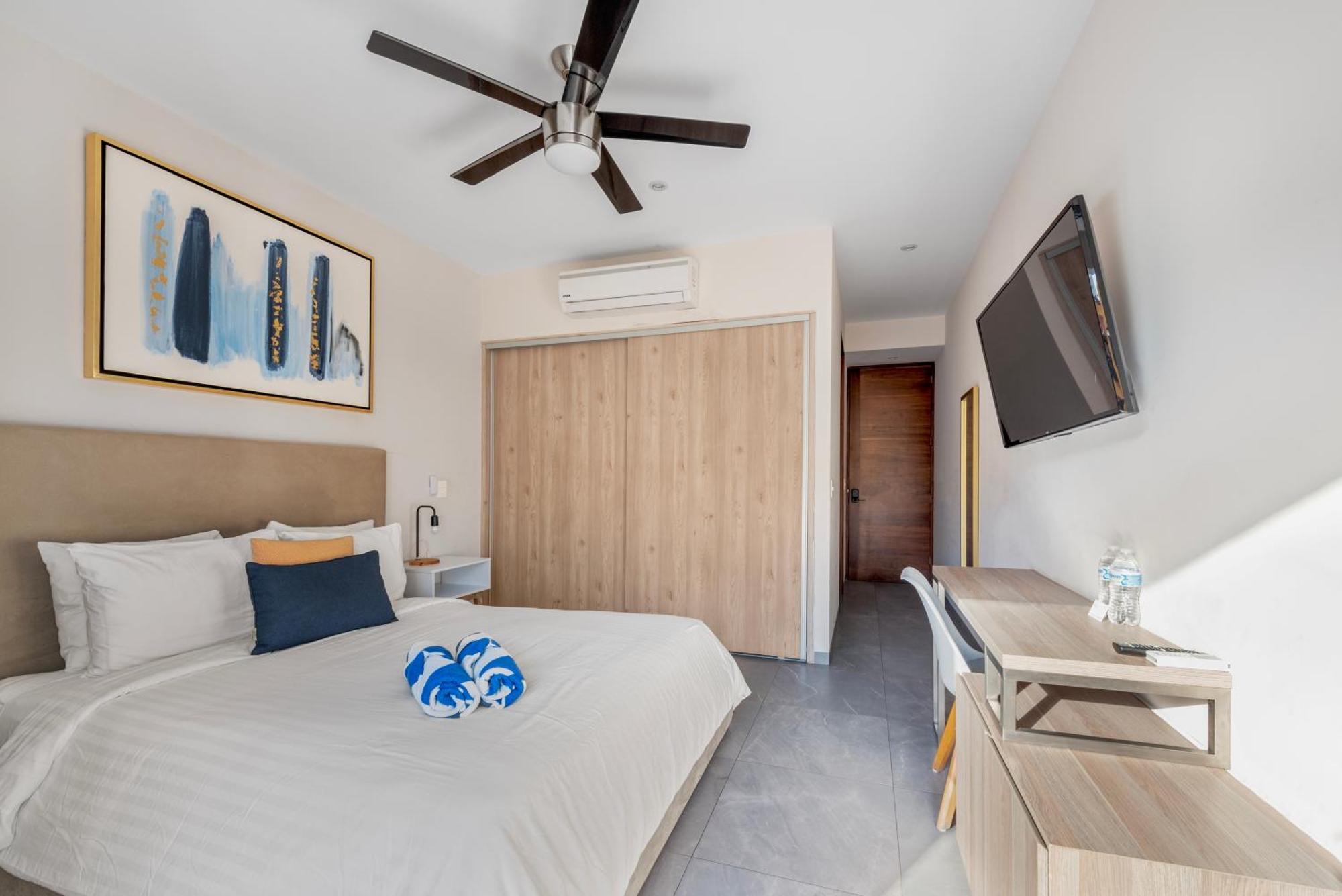 Luxury 2 Hab Cocina Ac Gym Pool Cine Apartment *