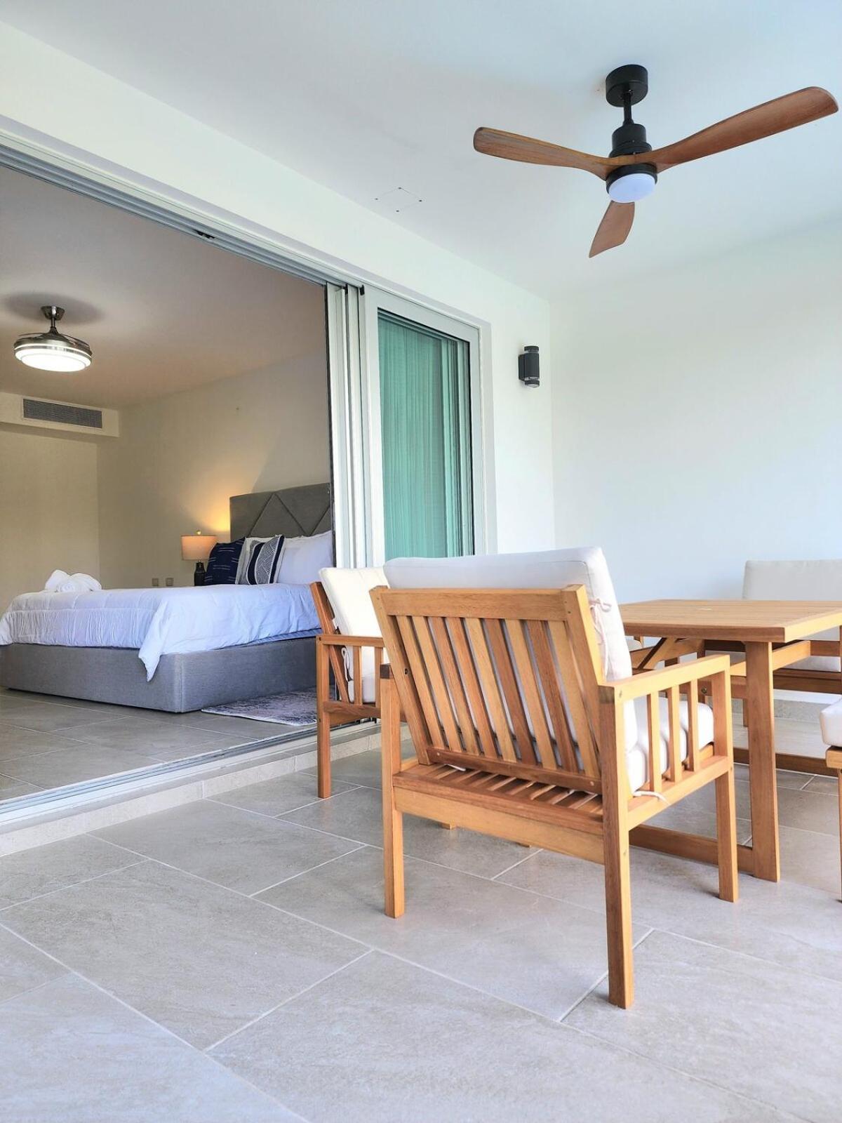 Mareazul Luxury Swim-up And Private Club *
