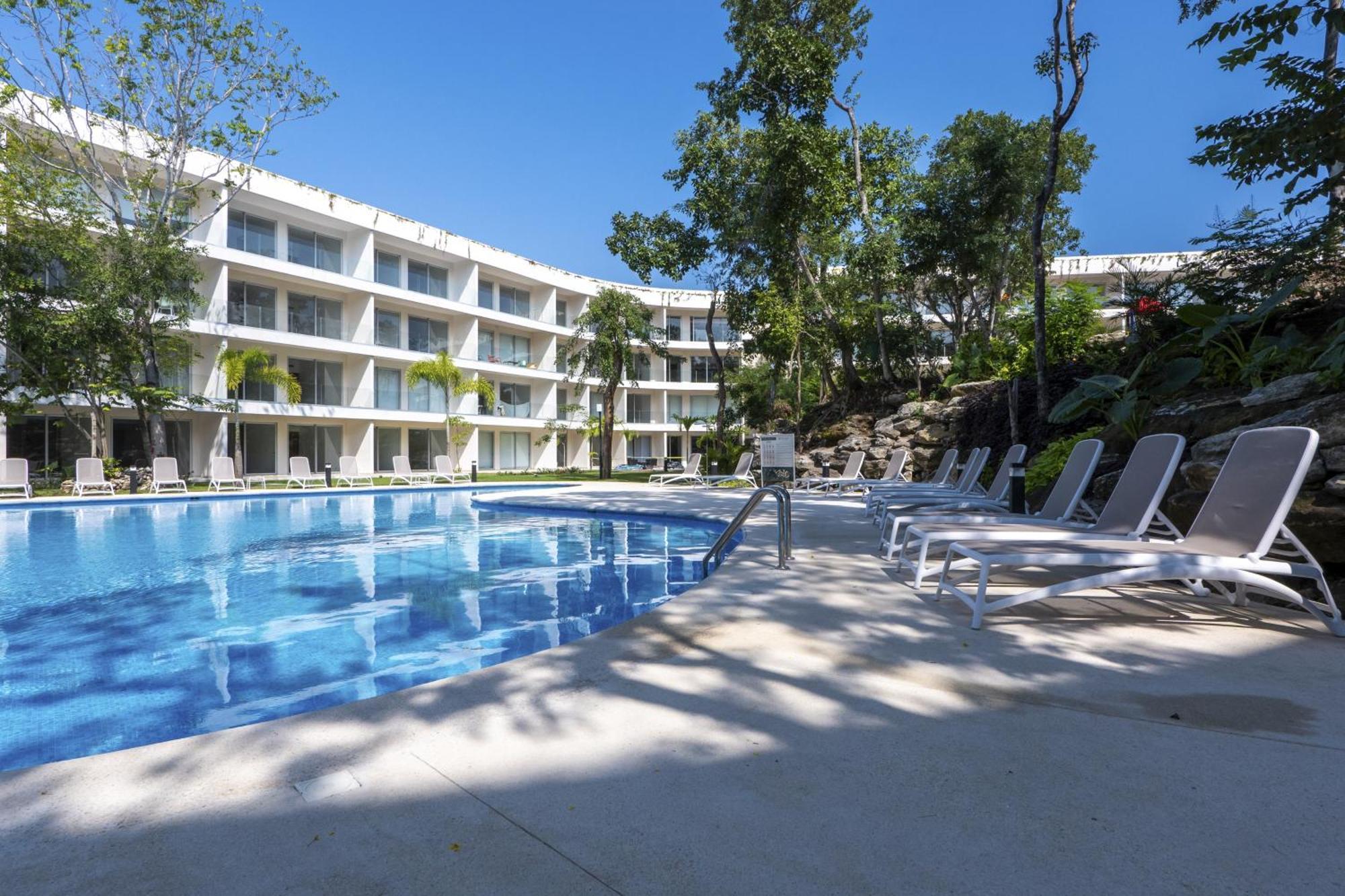 Apartment Whispering Palms Tl B114