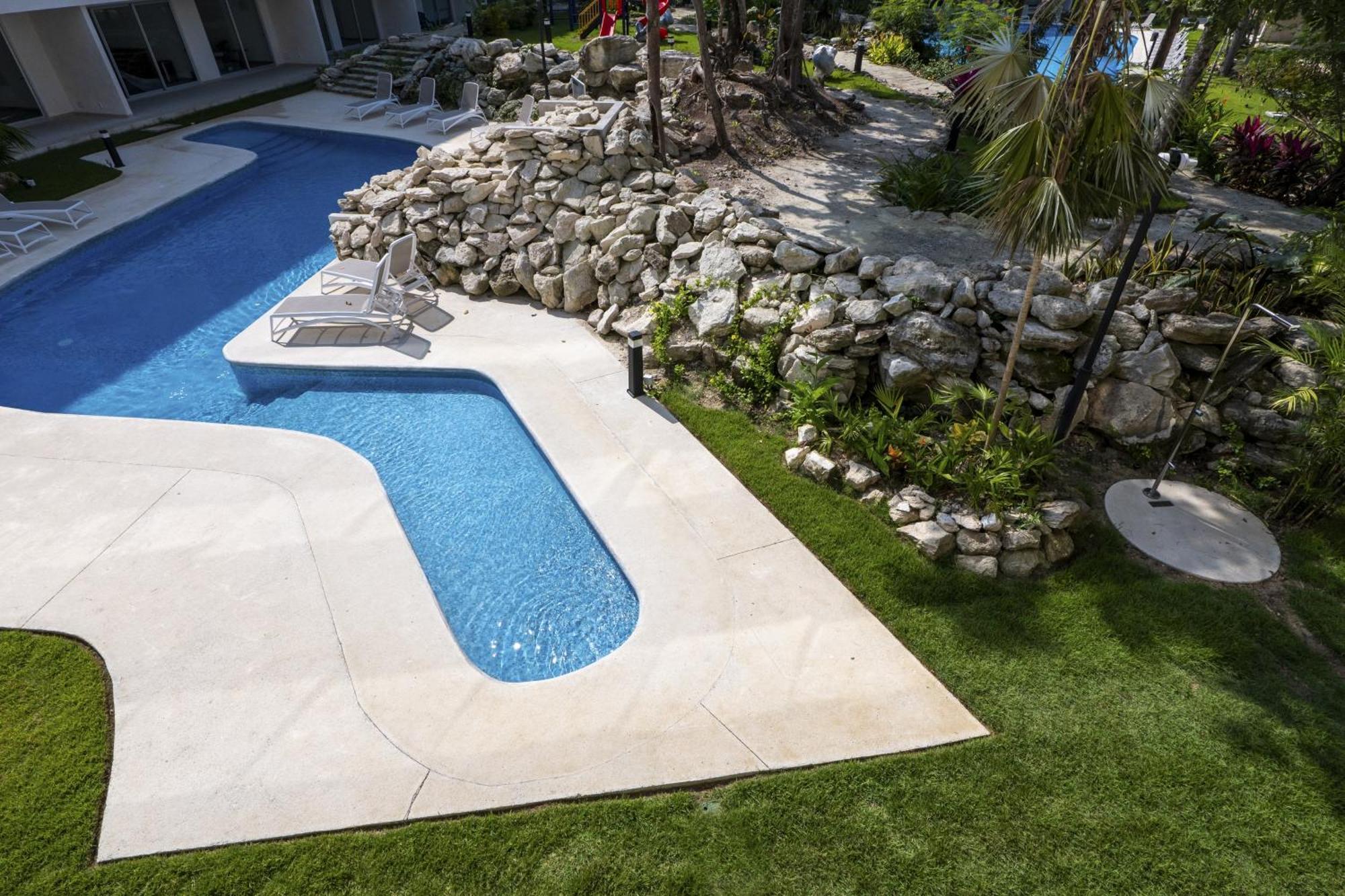 Apartment Whispering Palms Tl B114 *